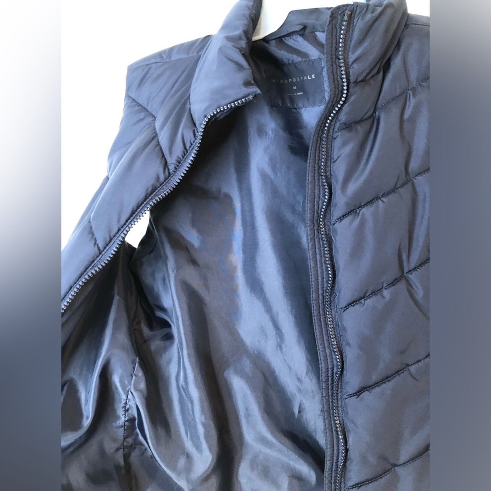 Aeropostale Aeropostale Women’s Puffer Vest— Medium (Please see photos) Size M / US 6-8 / IT 42-44 - 6 Thumbnail