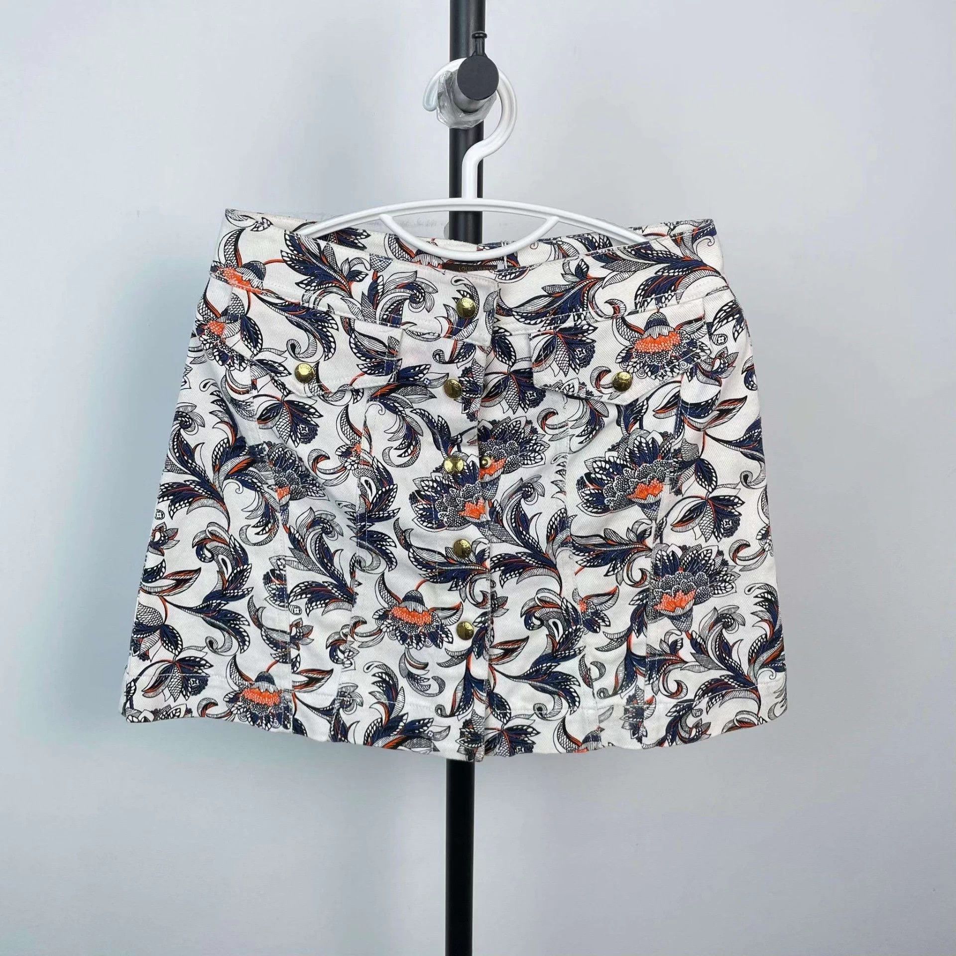 Louis Vuitton Louis Vuitton Print skirts 38 Size 27" / US 4 / IT 40 - 1 Thumbnail