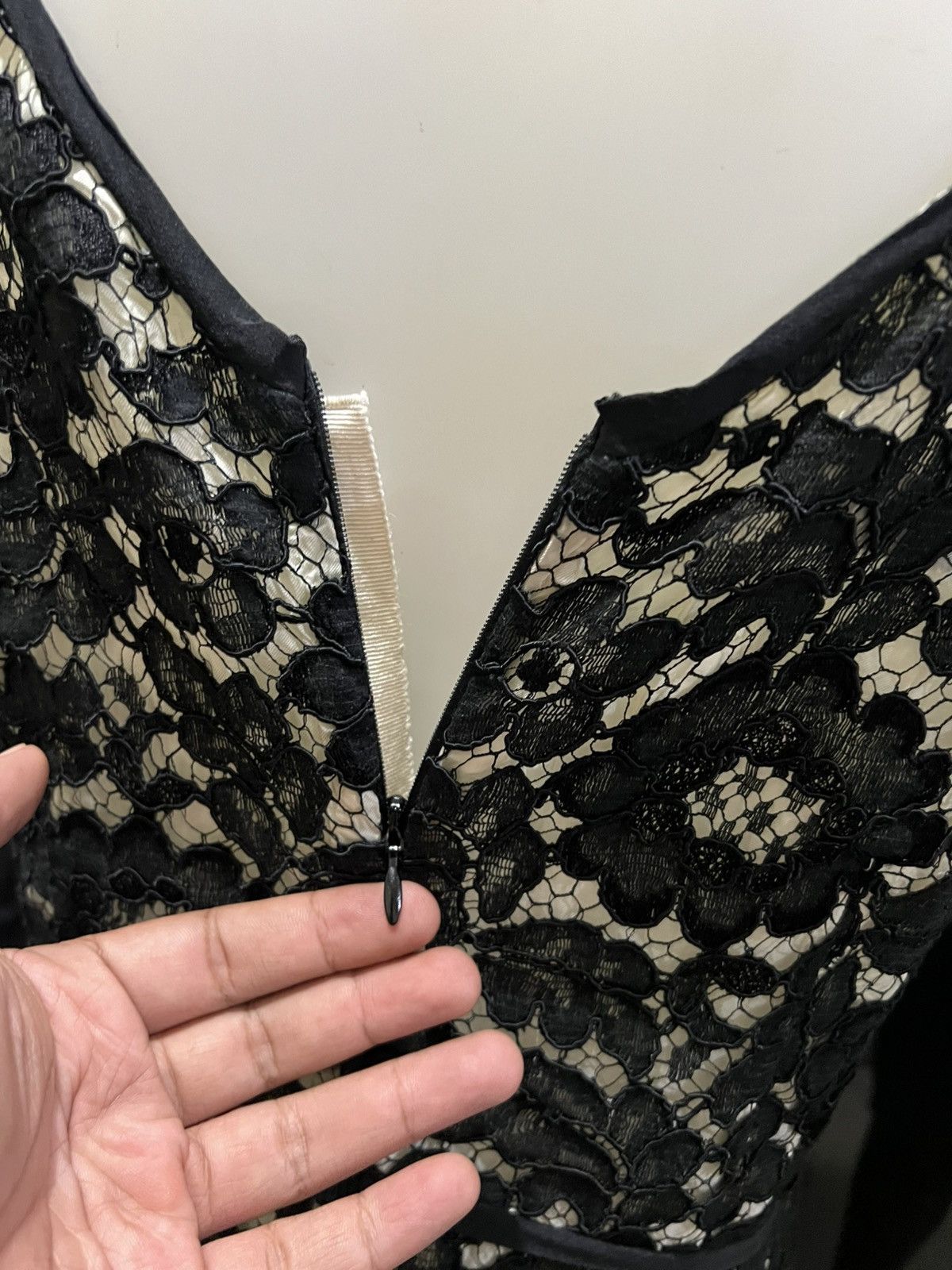 Moschino Vintage Moschino Lace Sleeveless Sheath Dress Floral Pattern Size M / US 6-8 / IT 42-44 - 6 Thumbnail
