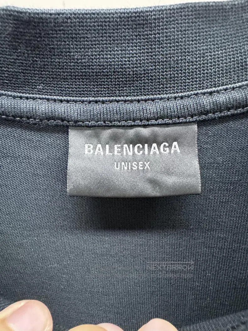 Balenciaga Balenciaga Lock扣 Logo Round Neck Short Sleeve Size US L / EU 52-54 / 3 - 3 Thumbnail