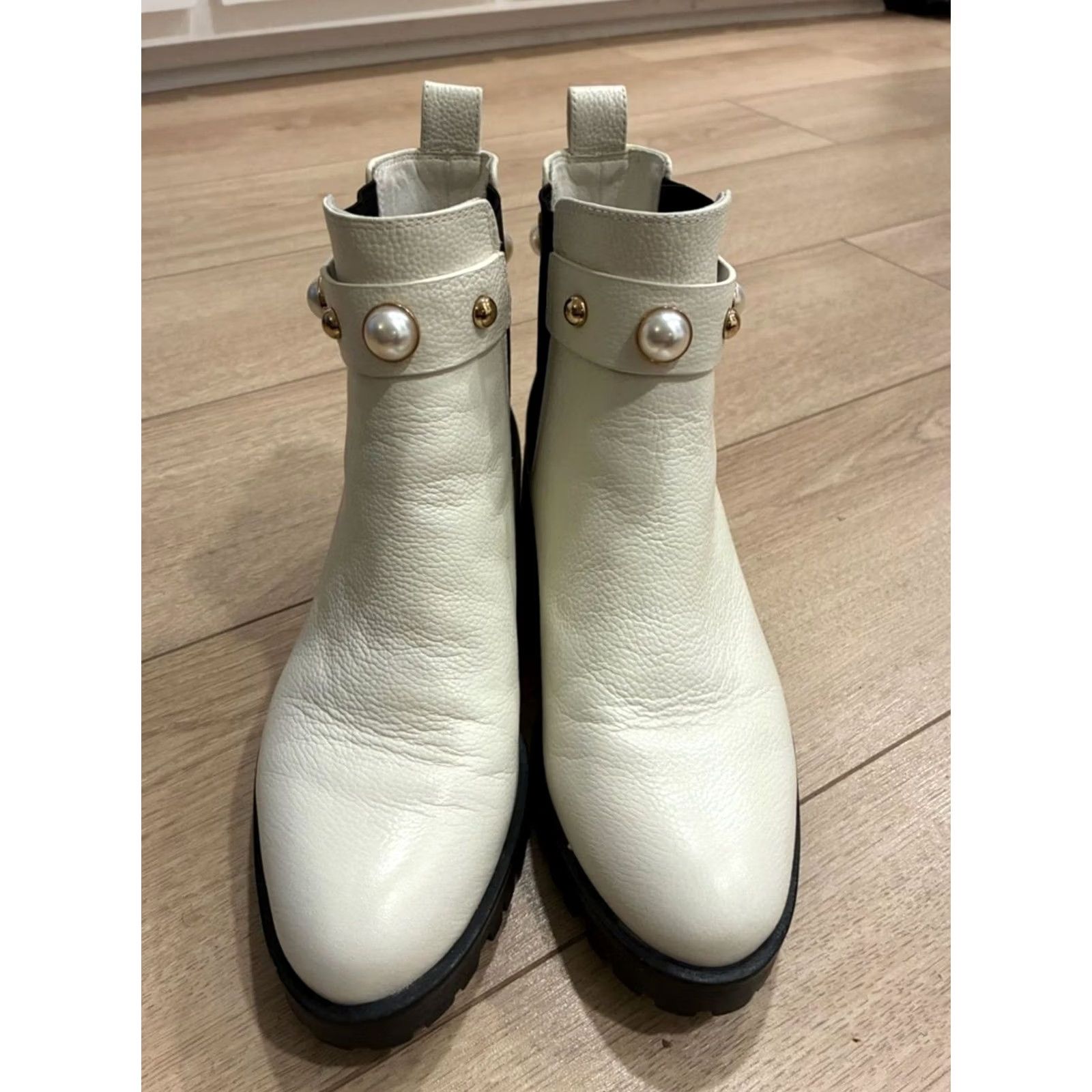 Karl Lagerfeld Karl Lagerfeld Paris Women’s Pola Chelsea Ankle Boot Cream Leather Size 9 Shoes Leather Cream Women Chelsea Bootie 9 U.S. Mens Women Size US 9 / IT 39 - 4 Thumbnail