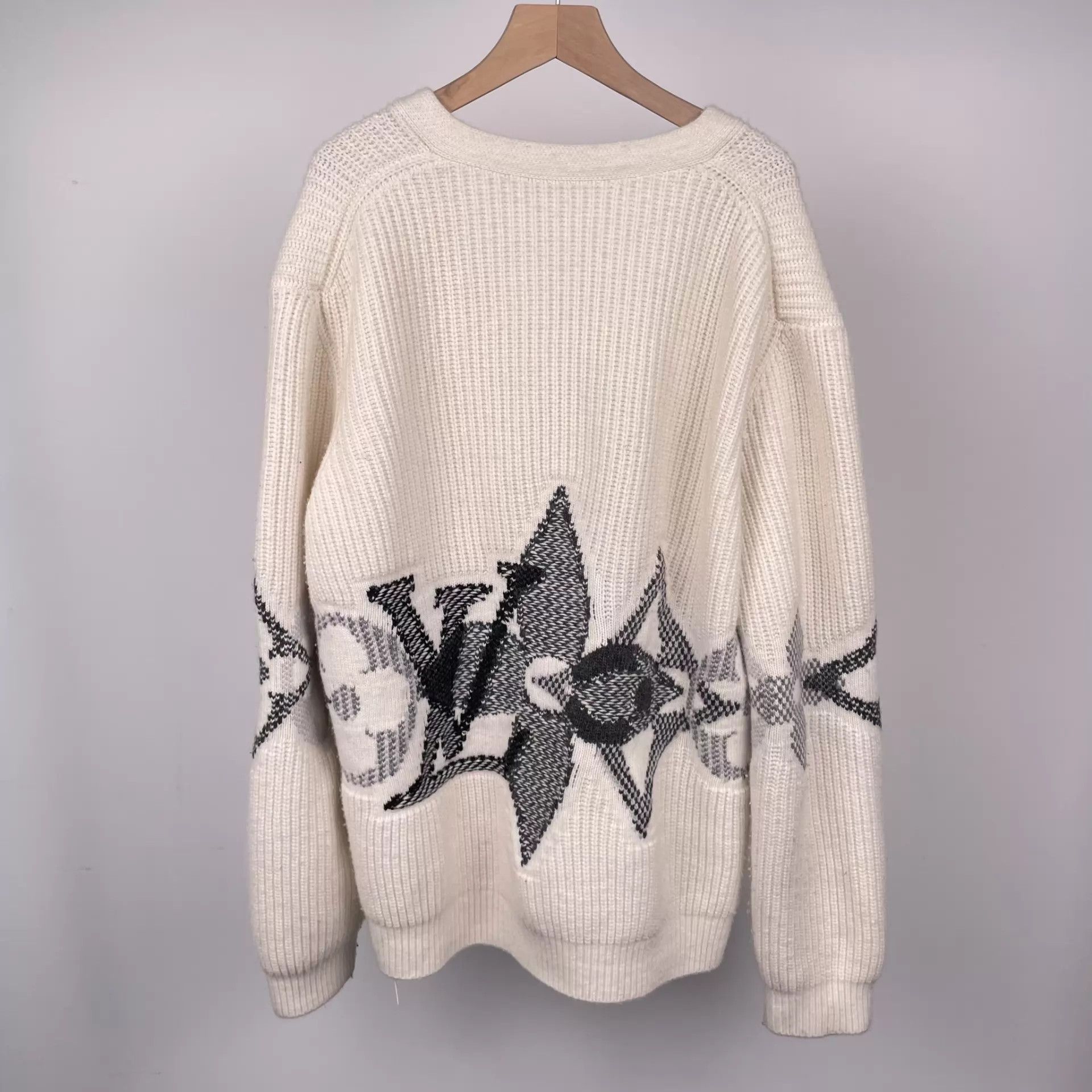 Louis Vuitton LV white knit cardigan M Size US M / EU 48-50 / 2 - 2 Thumbnail