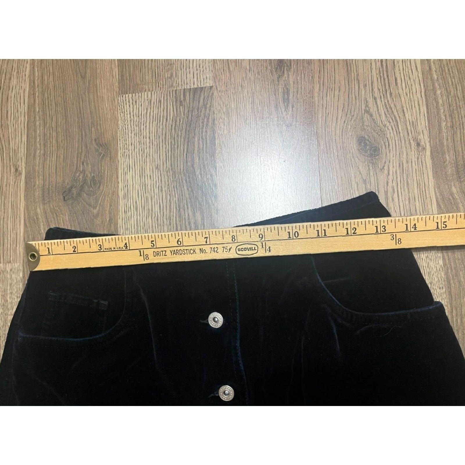 Velvet Lizwear Skirt Women’s 6 Black Mini Buttons Up Velvet Skirt Short Velvet, Black, Mini, Buttons Up, Velvet Size 28" / US 6 / IT 42 - 4 Thumbnail