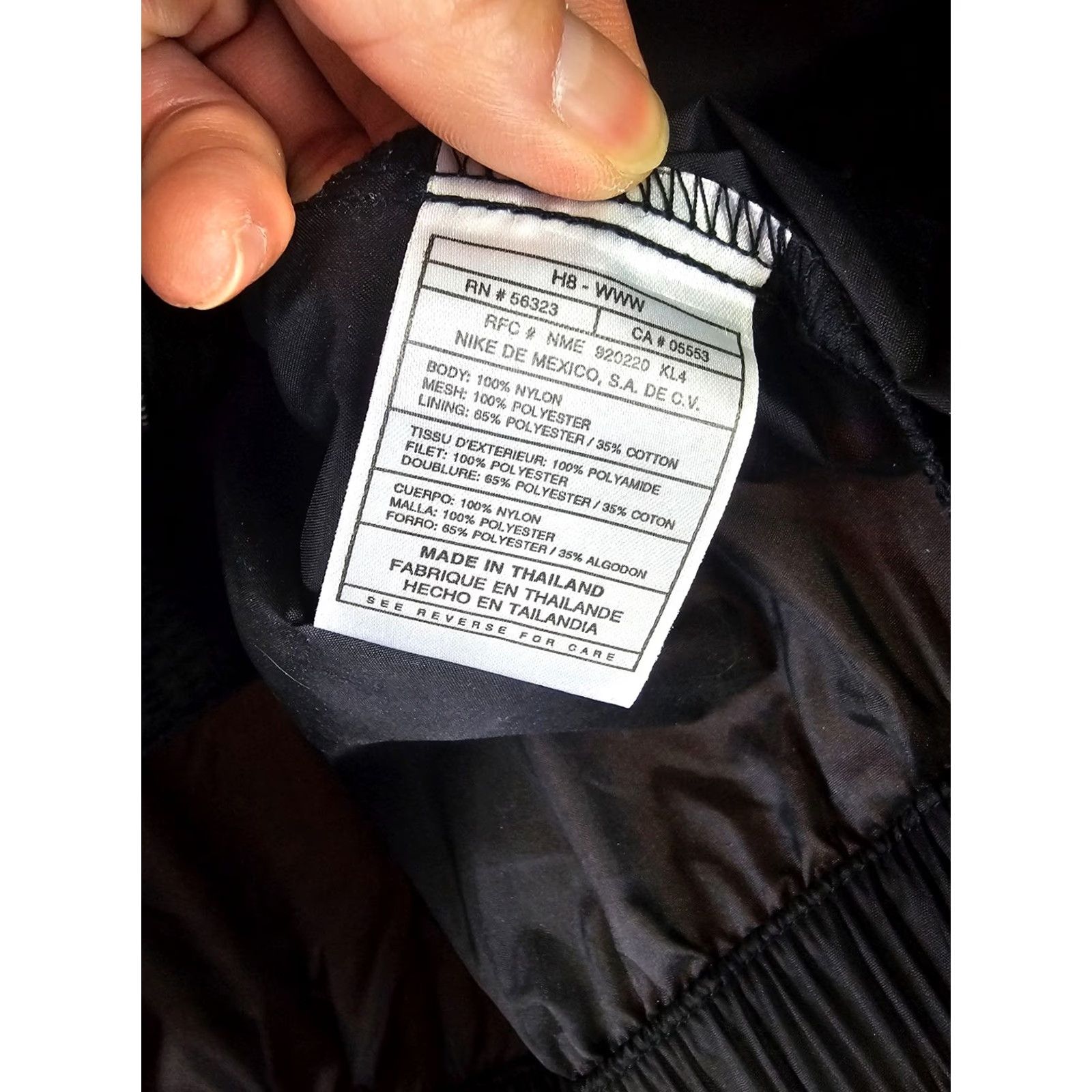 Nike VINTAGE Nike Windbreaker Jacket Black SZ LARGE 90's Swoosh Windbreaker Mens Jacket Black 27" Top to Bottom 23" Cross Shoulder 25" Shoulder to Cuff Size US L / EU 52-54 / 3 - 6 Thumbnail