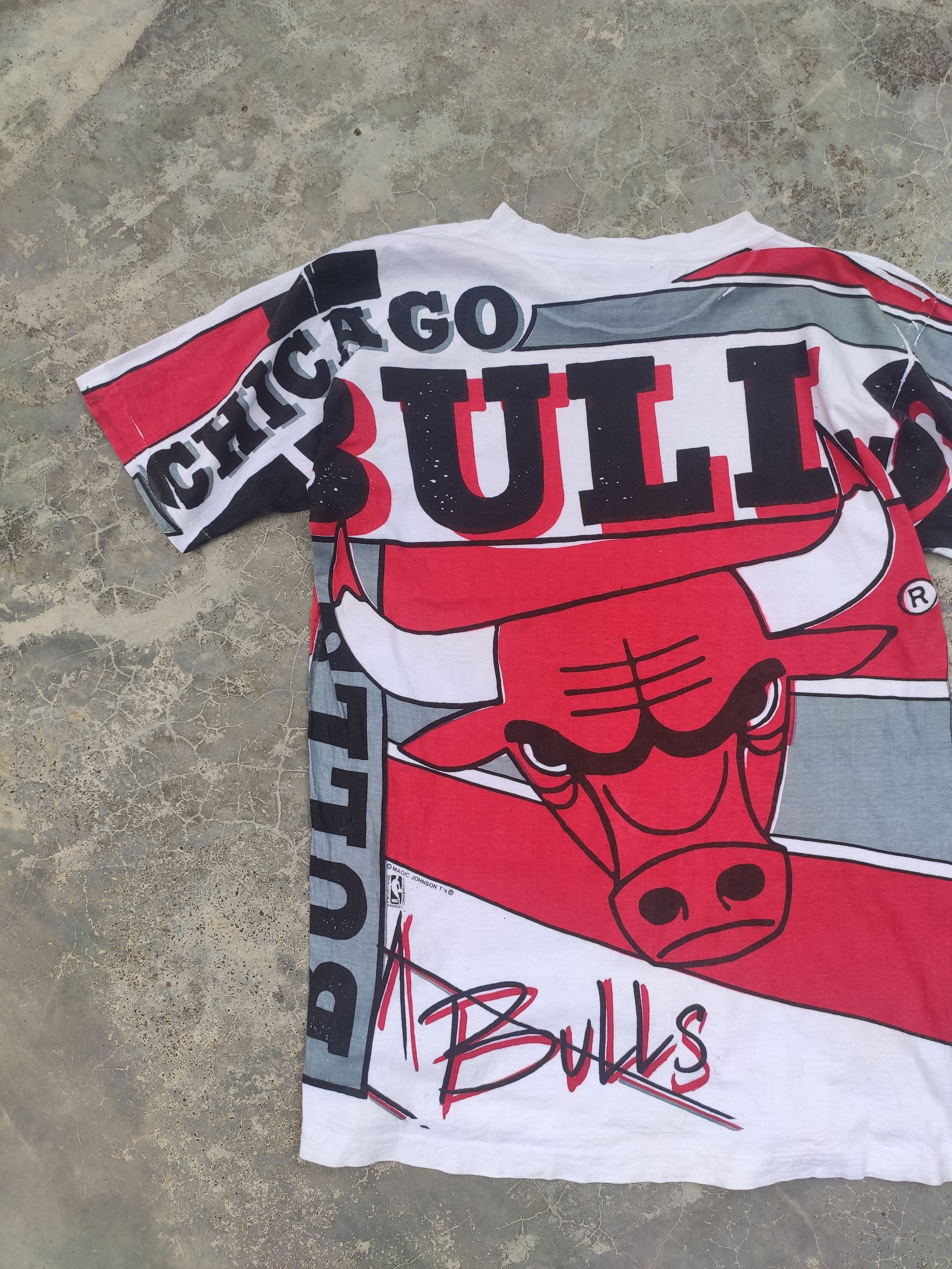 NBA 🔥 Vtg 90s Vintage Chicago Bulls Magic Johnson t shirt NBA Size US M / EU 48-50 / 2 - 7 Thumbnail