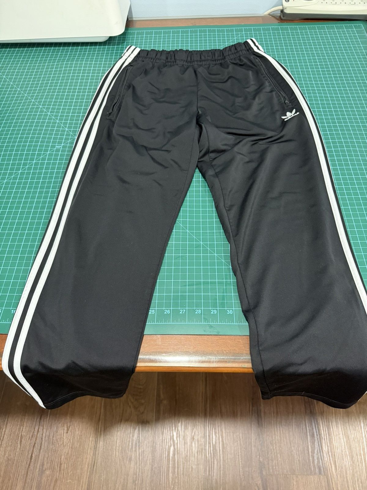 Adidas Adidas Jogger in Black with white stripes Size US 32 / EU 48 - 1 Thumbnail