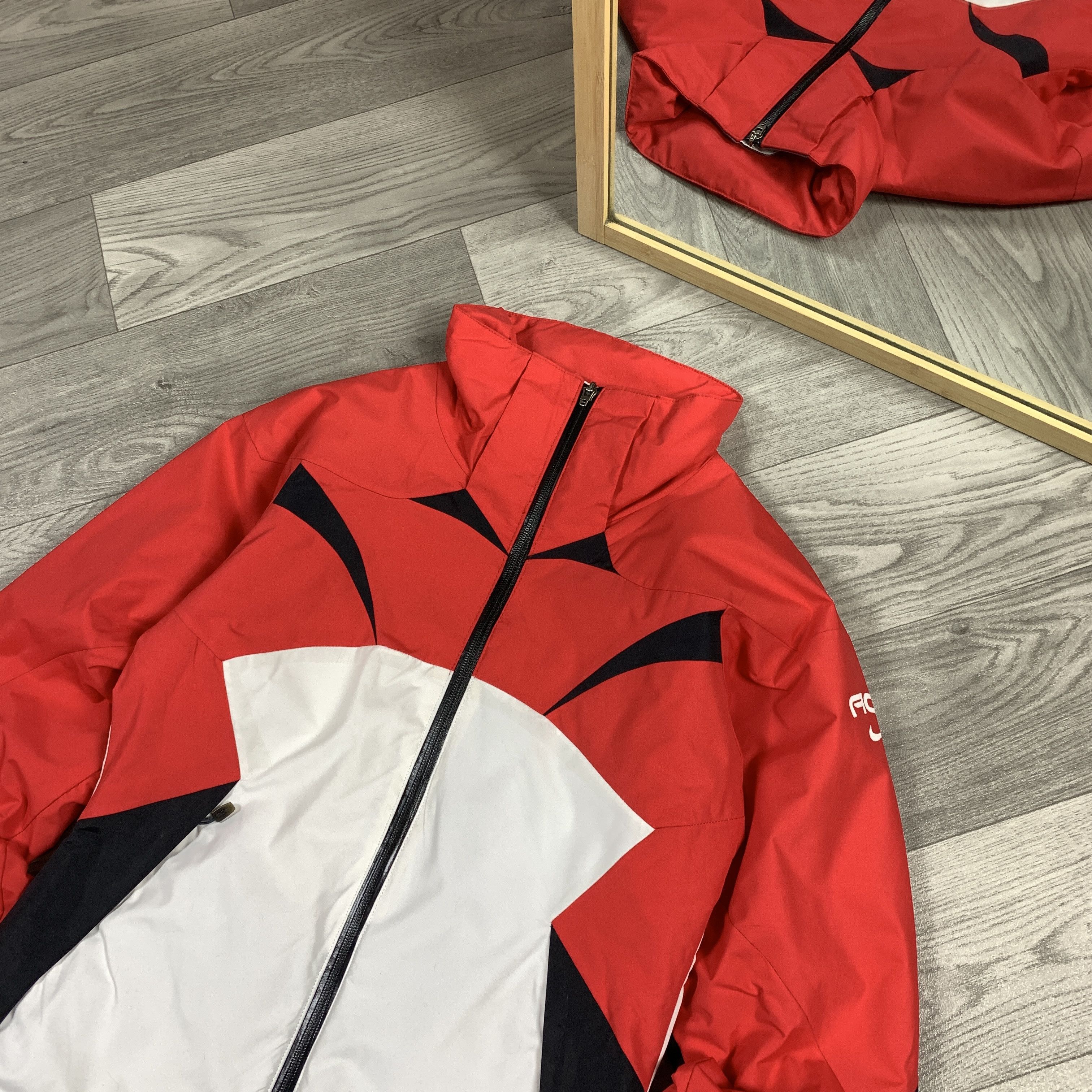 Nike ACG Vintage Nike ACG 90s Gorpcore Red Women's Ski Jacket Size S / US 4 / IT 40 - 6 Thumbnail