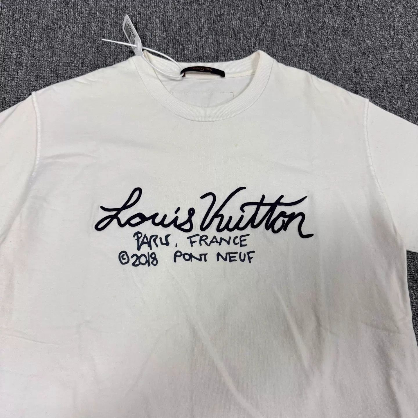 Louis Vuitton LV Script Embroidered Short Sleeve T-shirt M 99 New Size US M / EU 48-50 / 2 - 4 Thumbnail