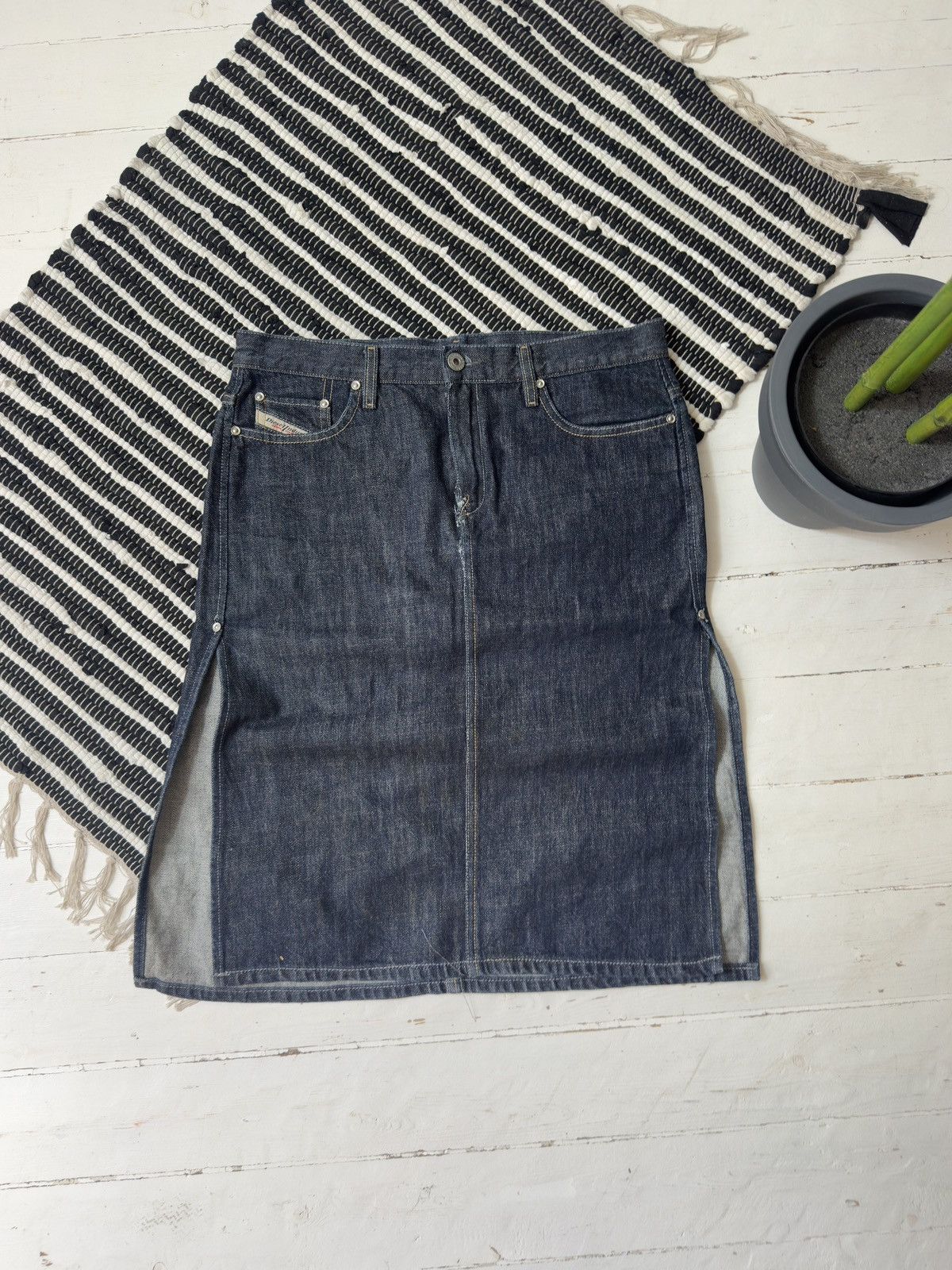 Diesel VINTAGE DIESEL 2000s DENIM MIDI SKIRT Size 28" / US 6 / IT 42 - 1 Thumbnail