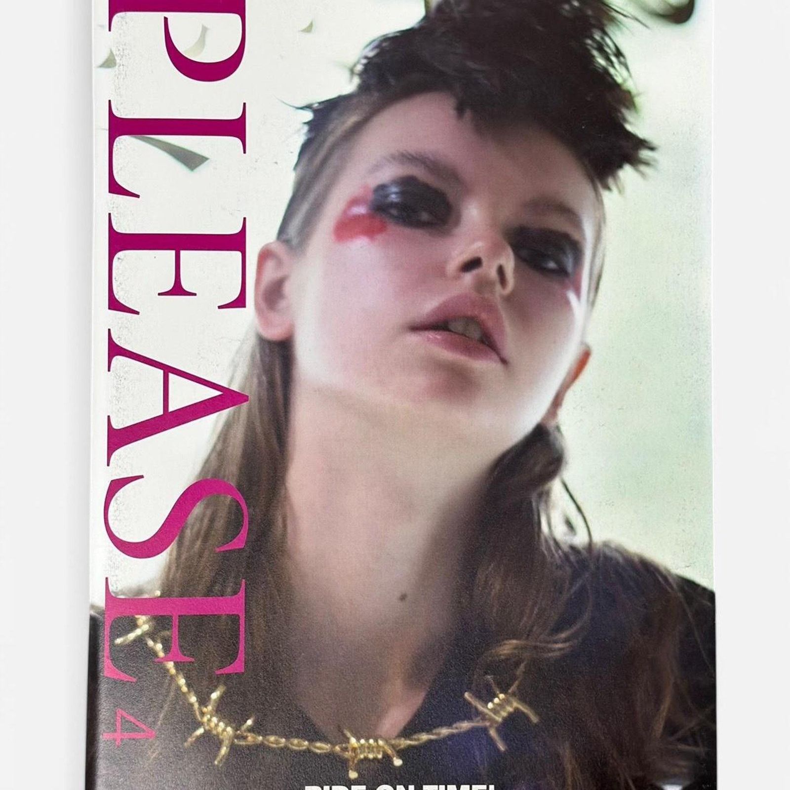 Comme des Garcons × Japanese Brand × Rei Kawakubo PLEASE magazine by Toru Kitahara featuring COMME des GARÇONS Size ONE SIZE - 1 Thumbnail