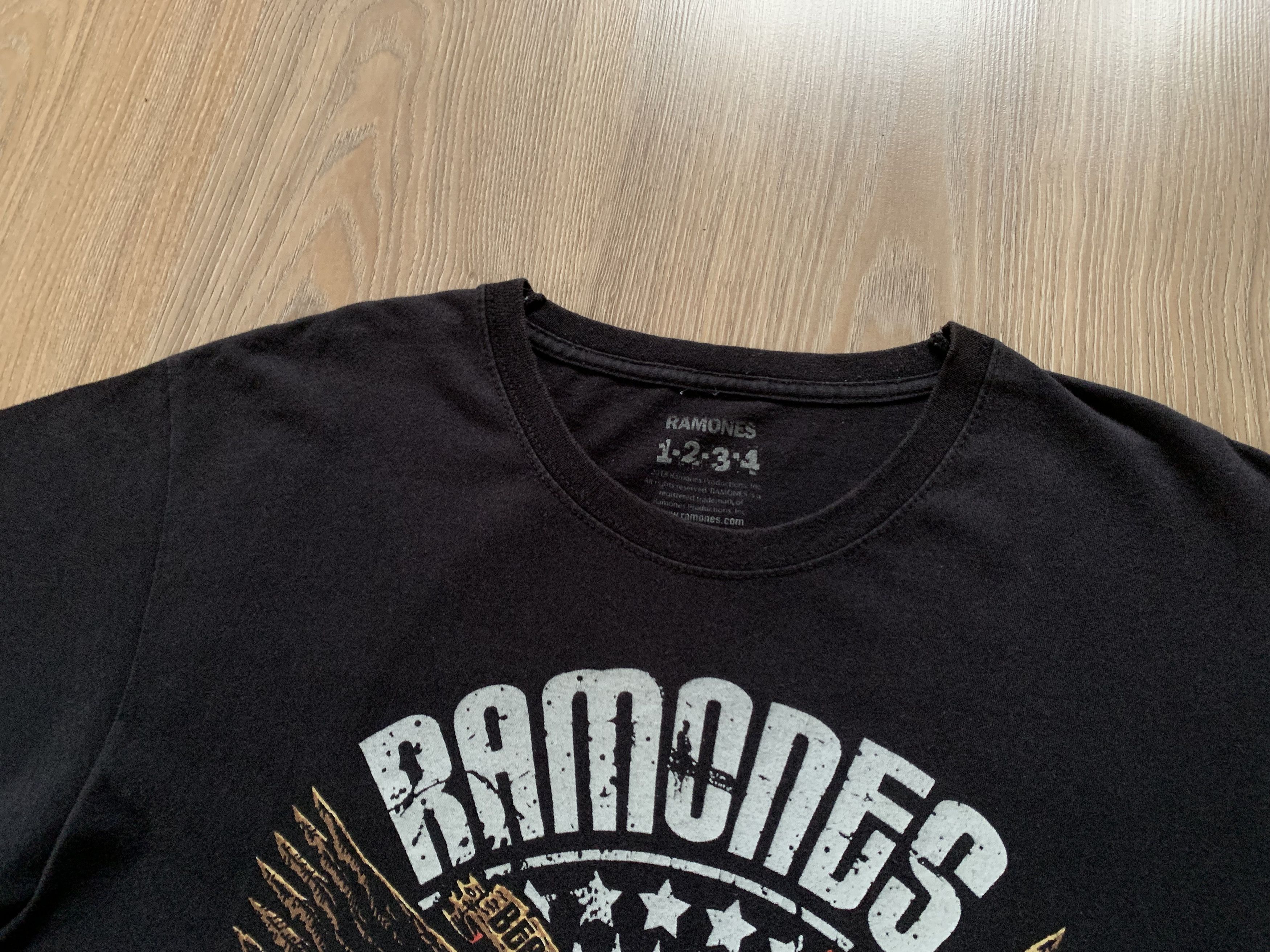 Band Tees Rare Ramones 2018 Big Logo Black T Shirt Size US L / EU 52-54 / 3 - 4 Thumbnail