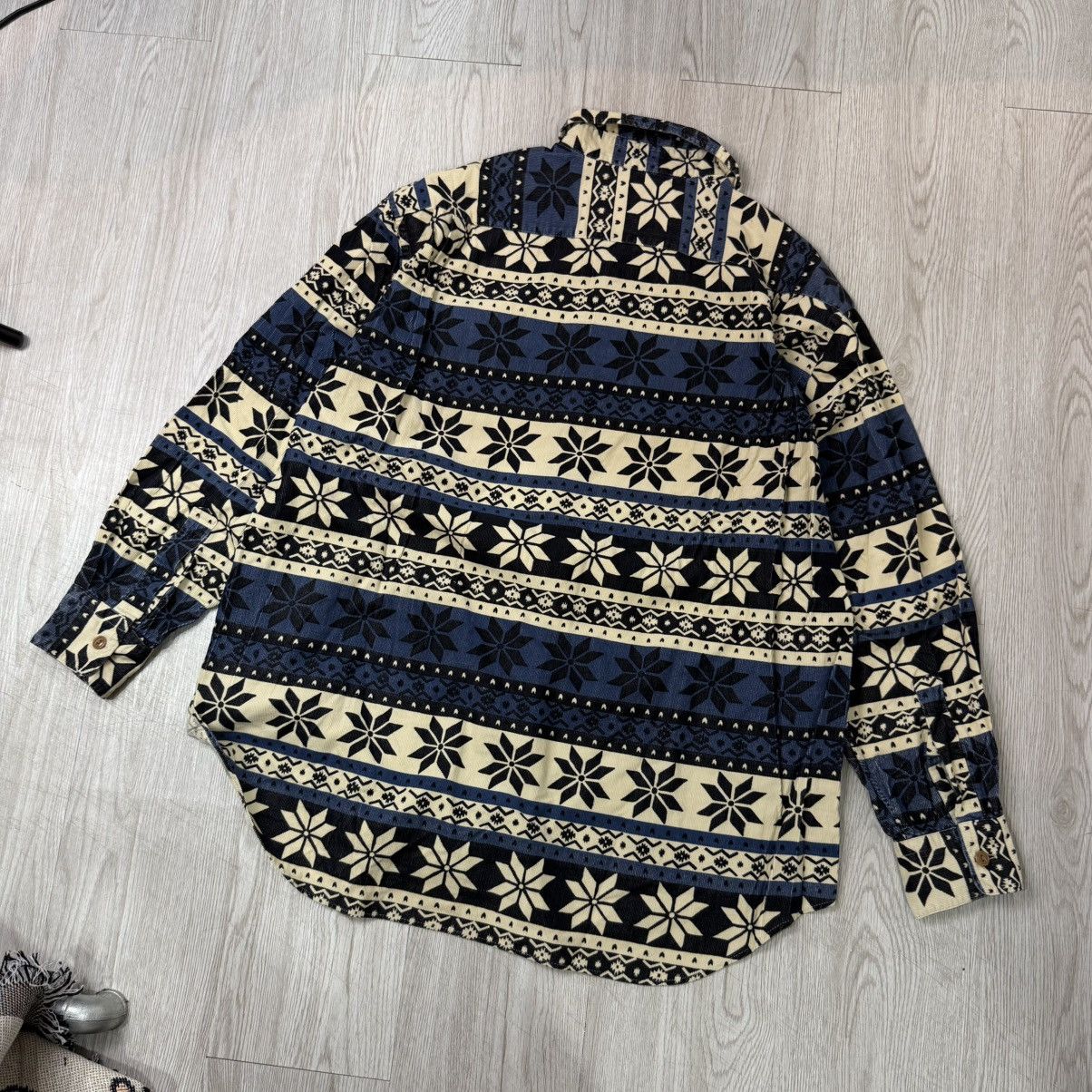 Japanese Brand Saison d art navajo pattern corduroy button up shirt Size US L / EU 52-54 / 3 - 3 Thumbnail