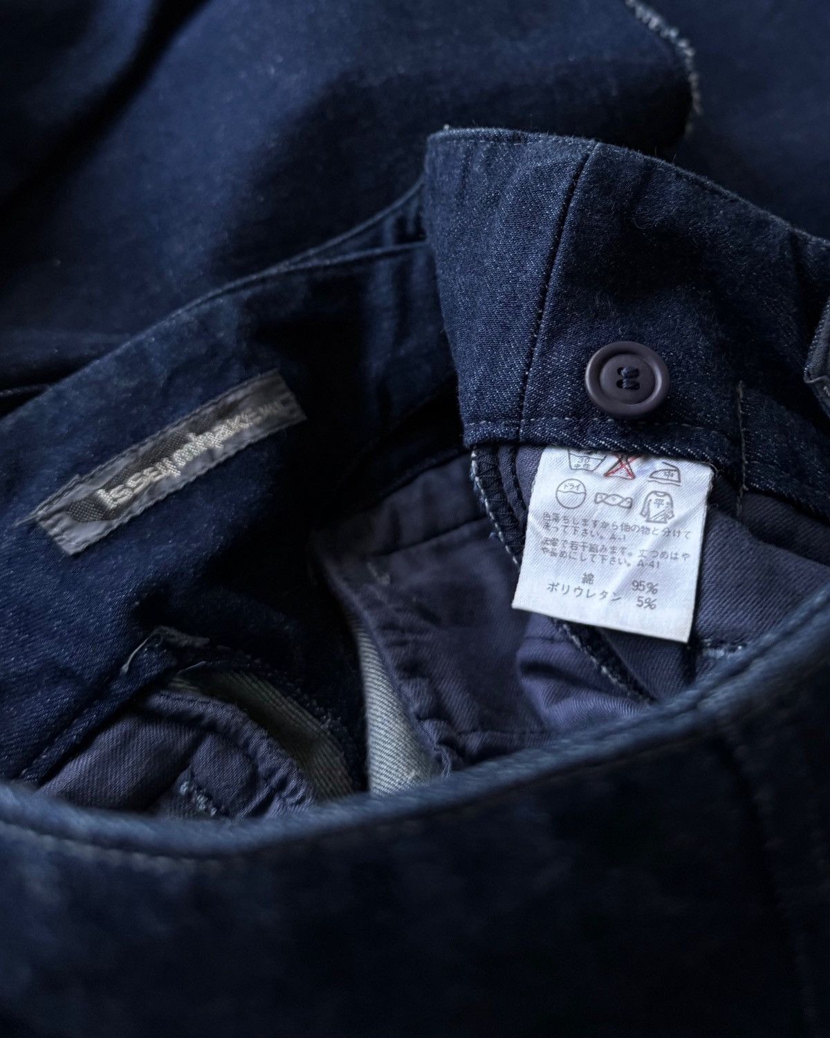 Issey Miyake VINTAGE80’s ISSEY MIYAKE MEN DENIM PLEATED SIDE BELT PANTS Size US 29 - 12 Thumbnail