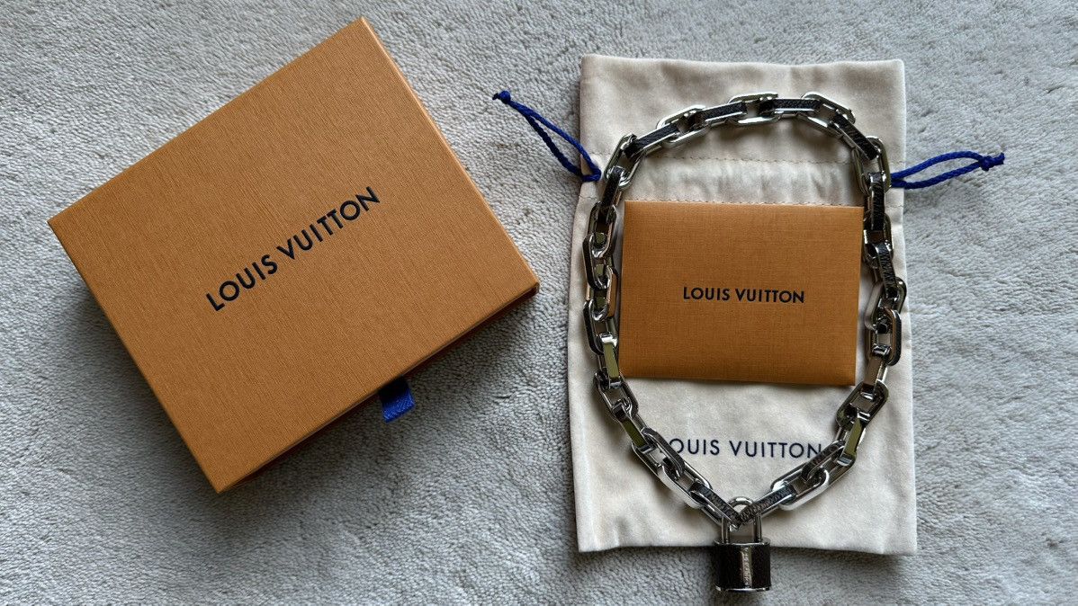 Louis Vuitton RARE Ltd Ed LOUIS VUITTON Monogram LOCK NECKLACE MP2029 Size ONE SIZE - 12 Thumbnail
