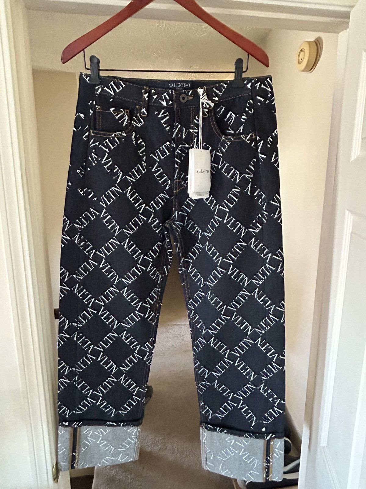 Valentino Valentino Garavani all over print Logo Jeans denim 🇮🇹 VLTN Size US 31 - 1 Thumbnail