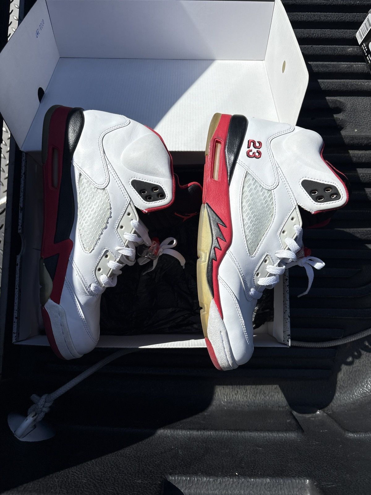 Jordan Brand Air Jordan 5 Retro White/Fire Red-Black Size US 10 / EU 43 - 4 Thumbnail