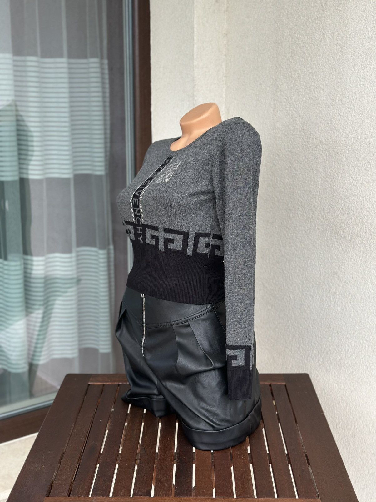 Givenchy Givenchy Rhinestone Logo Knit Crop Sweater - Size M Size M / US 6-8 / IT 42-44 - 3 Thumbnail