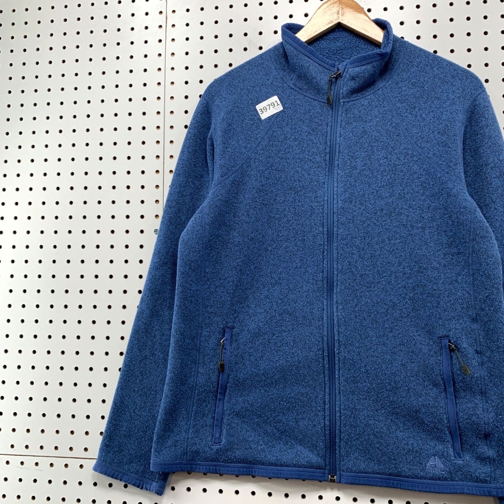 Nike ACG VINTAGE Nike ACG Fleece Zip Jacket Womens Medium Blue Pockets 20.5x25 Size M / US 6-8 / IT 42-44 - 3 Thumbnail