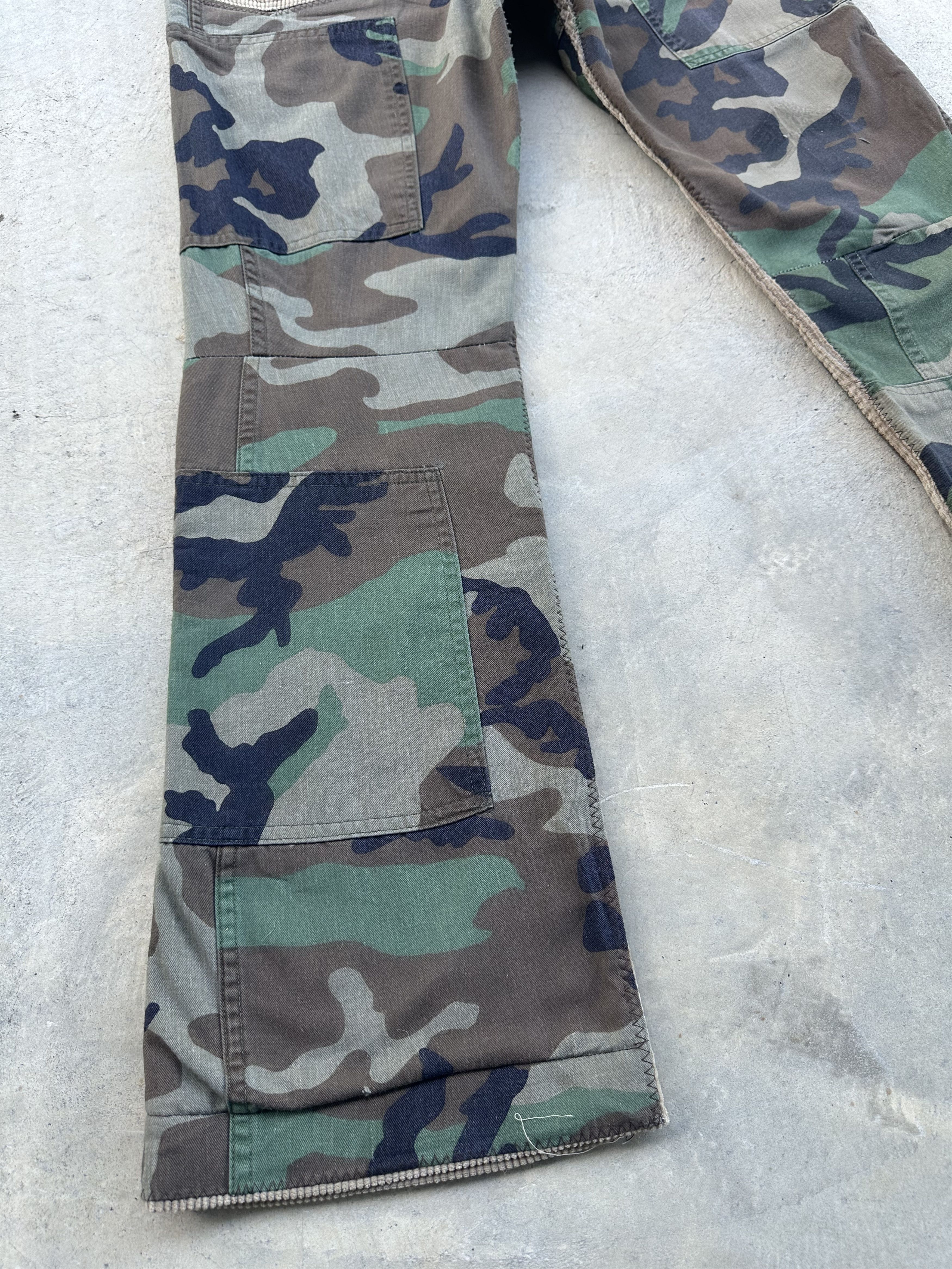 Levi's Vintage Levis 80s No 10 Reconstructed Woodland Camo Curduroy Size US 29 - 9 Thumbnail