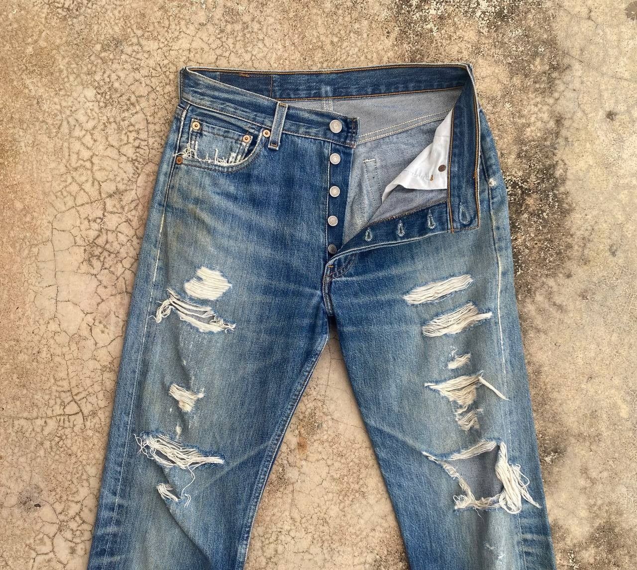Levi's Vintage Clothing × Vintage KURT COBAIN VINTAGE LEVIS 501 DISTRESSED DIRTY JEAN BJ07-07 Size US 29 - 5 Thumbnail
