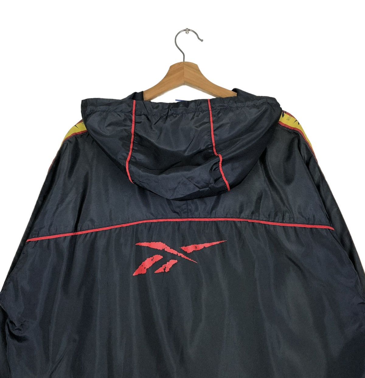 Japanese Brand 🔥VINTAGE ANORAK WINDBREAKER REEBOK BIG LOGO CENTRE LOGO Size US L / EU 52-54 / 3 - 9 Thumbnail