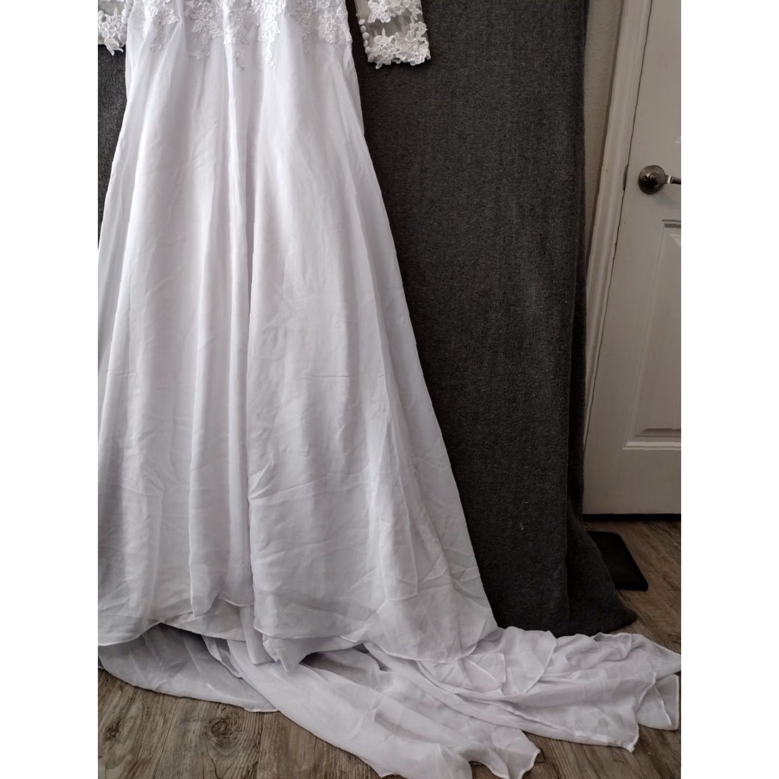 Vintage Chong Xiao V-Neck Wedding Dresses Chiffon White/ivory Lace Applique Bridal Gown Size ONE SIZE - 3 Thumbnail