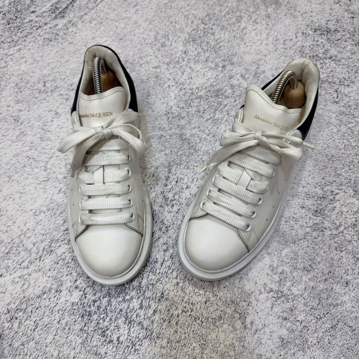 Alexander McQueen Alexander McQueen Womens White Sneakers US9.5 UK6 EU39.5 Size US 9.5 / IT 39.5 - 8 Thumbnail