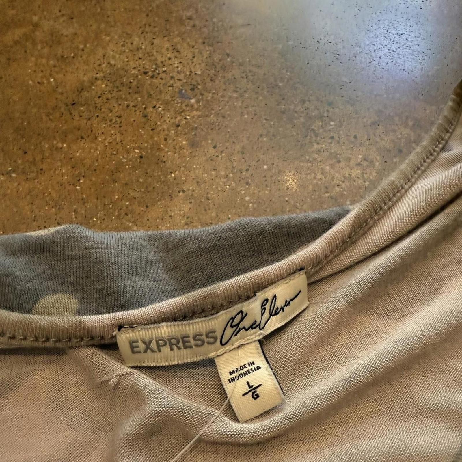 Express Express Camo 3/4 Length Sleeve Top Size L / US 10 / IT 46 - 4 Thumbnail