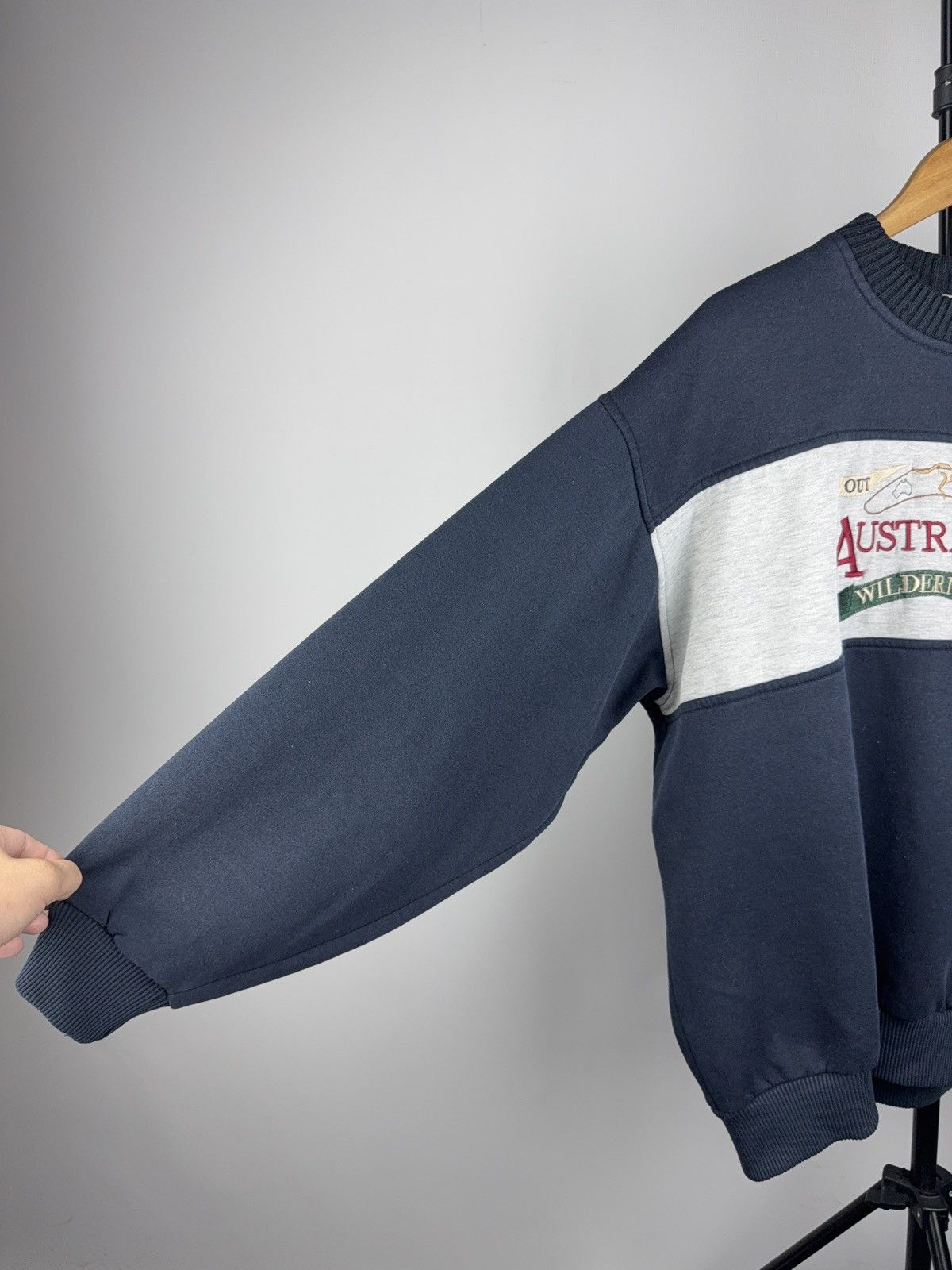 Vintage Vintage 90s Australia Wilderness Sweatshirt Navy Crewneck Size US L / EU 52-54 / 3 - 5 Thumbnail