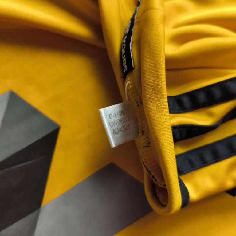 Adidas Wolverhampton Wanderers 2018-19 home football jersey size L Size US L / EU 52-54 / 3 - 6 Thumbnail