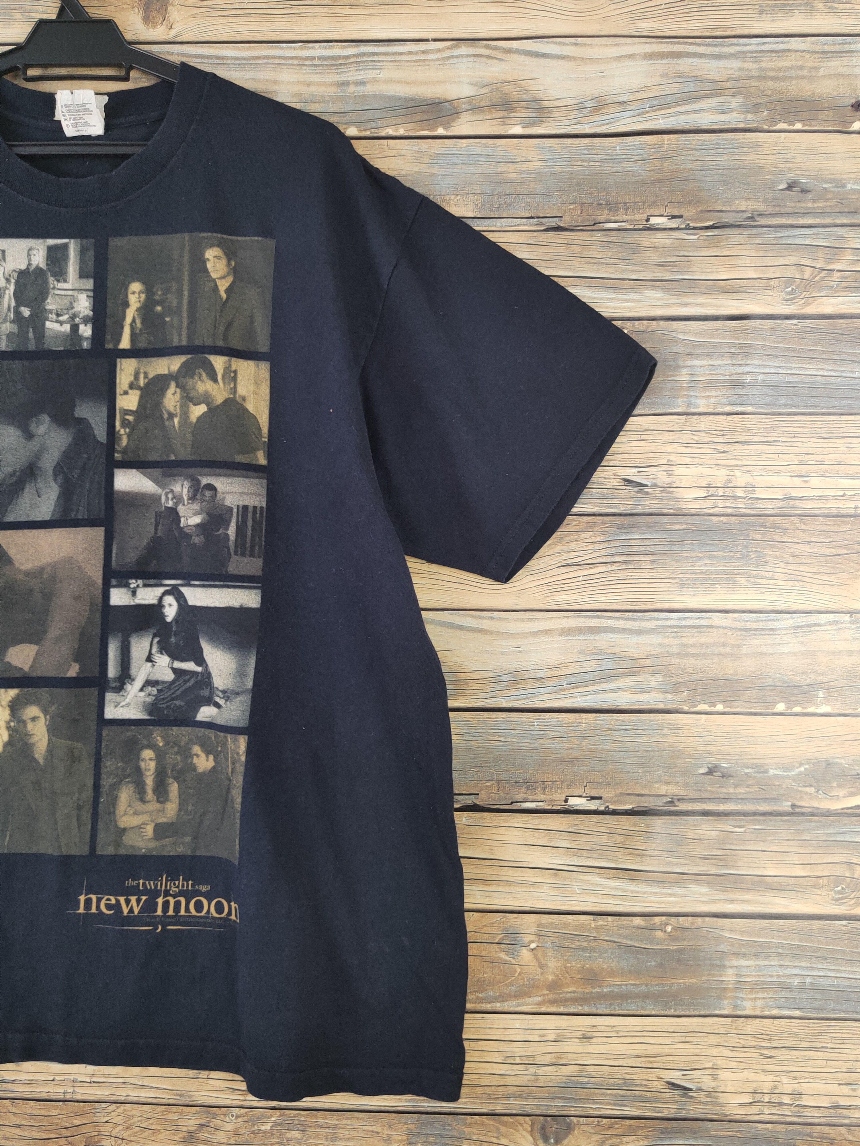 Vintage DL Twilight New Moon black movie Short Sleeve T-shirt #2078 Size US XL / EU 56 / 4 - 6 Thumbnail