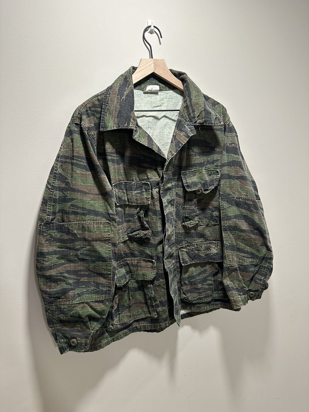 Vintage vintage military camo boxy shirt jacket Size US L / EU 52-54 / 3 - 5 Thumbnail