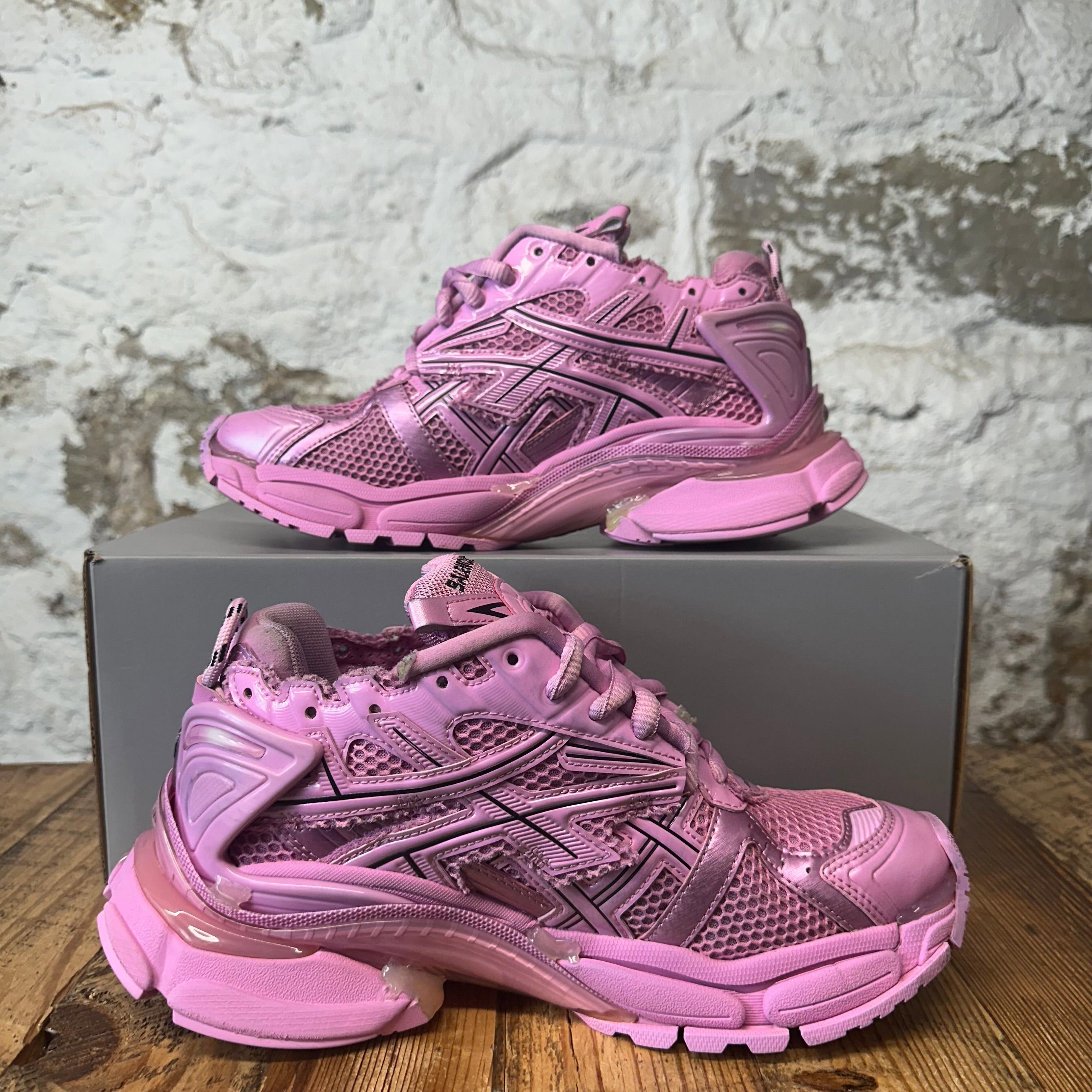 Balenciaga Balenciaga Runner Triple Pink Sneaker Sz 7 (40) Size US 7 / EU 40 - 2 Thumbnail