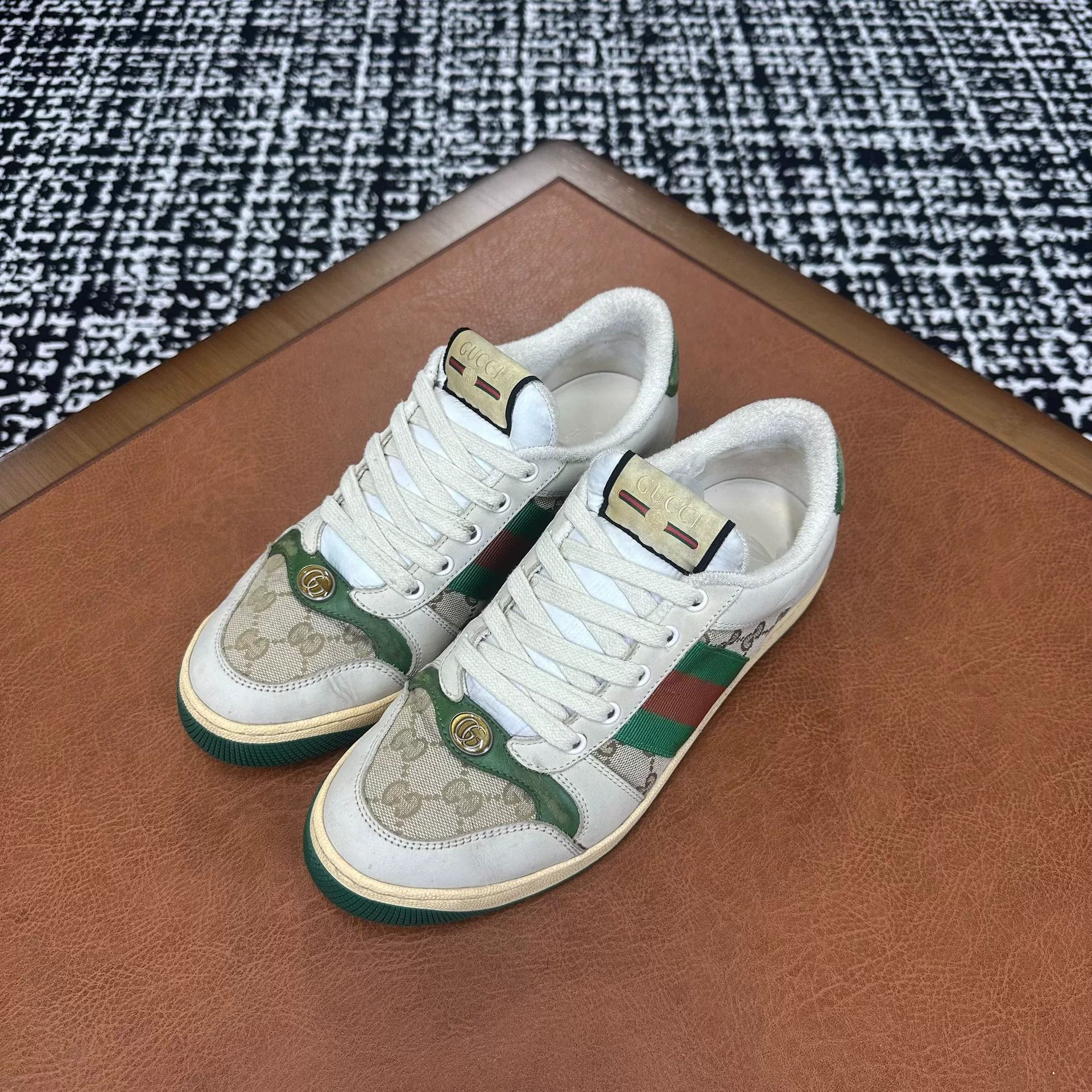 Gucci Gucci Green Lowtop Sneakers 7 Men Size US 7 / EU 40 - 1 Thumbnail