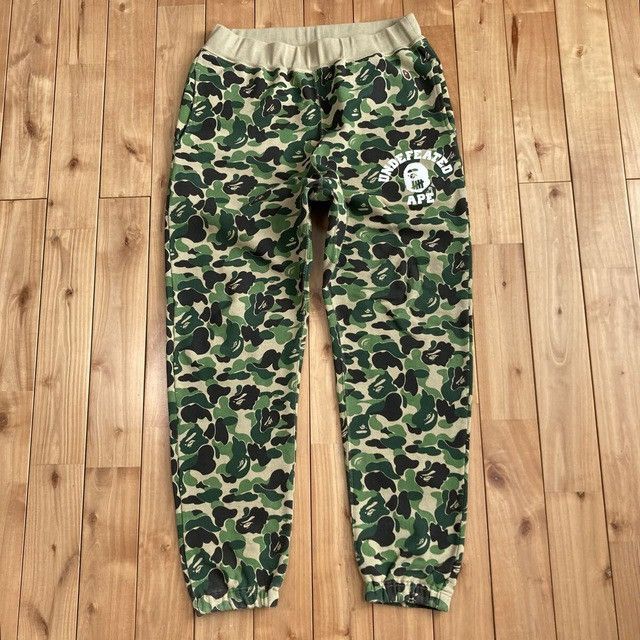 Bape × Undefeated BAPE × Undefeated ABC Camo Green Sweat pants APE ★size S Size US 30 / EU 46 - 2 Thumbnail