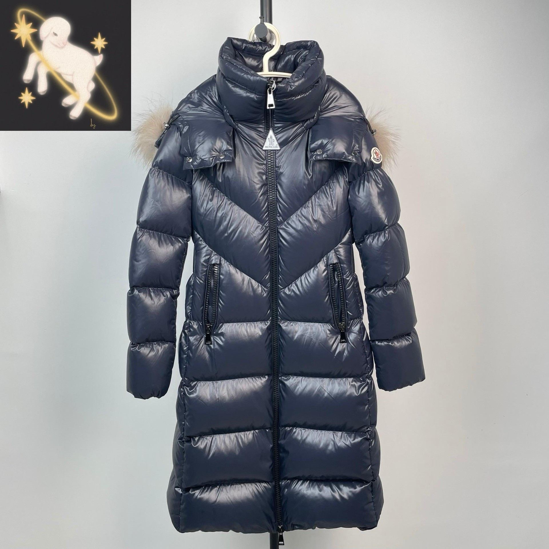 Moncler Moncler Long Shiny V-Quilted Fur Collar Down Jacket Size XS / US 0-2 / IT 36-38 - 1 Thumbnail