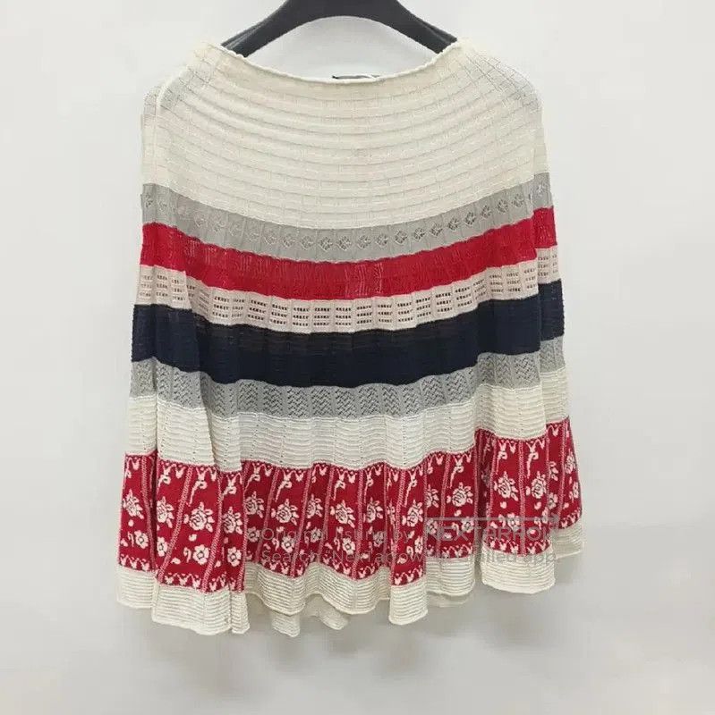 Max Mara MaxMara Summer Red Pleated Skirt . Size 23" - 2 Thumbnail