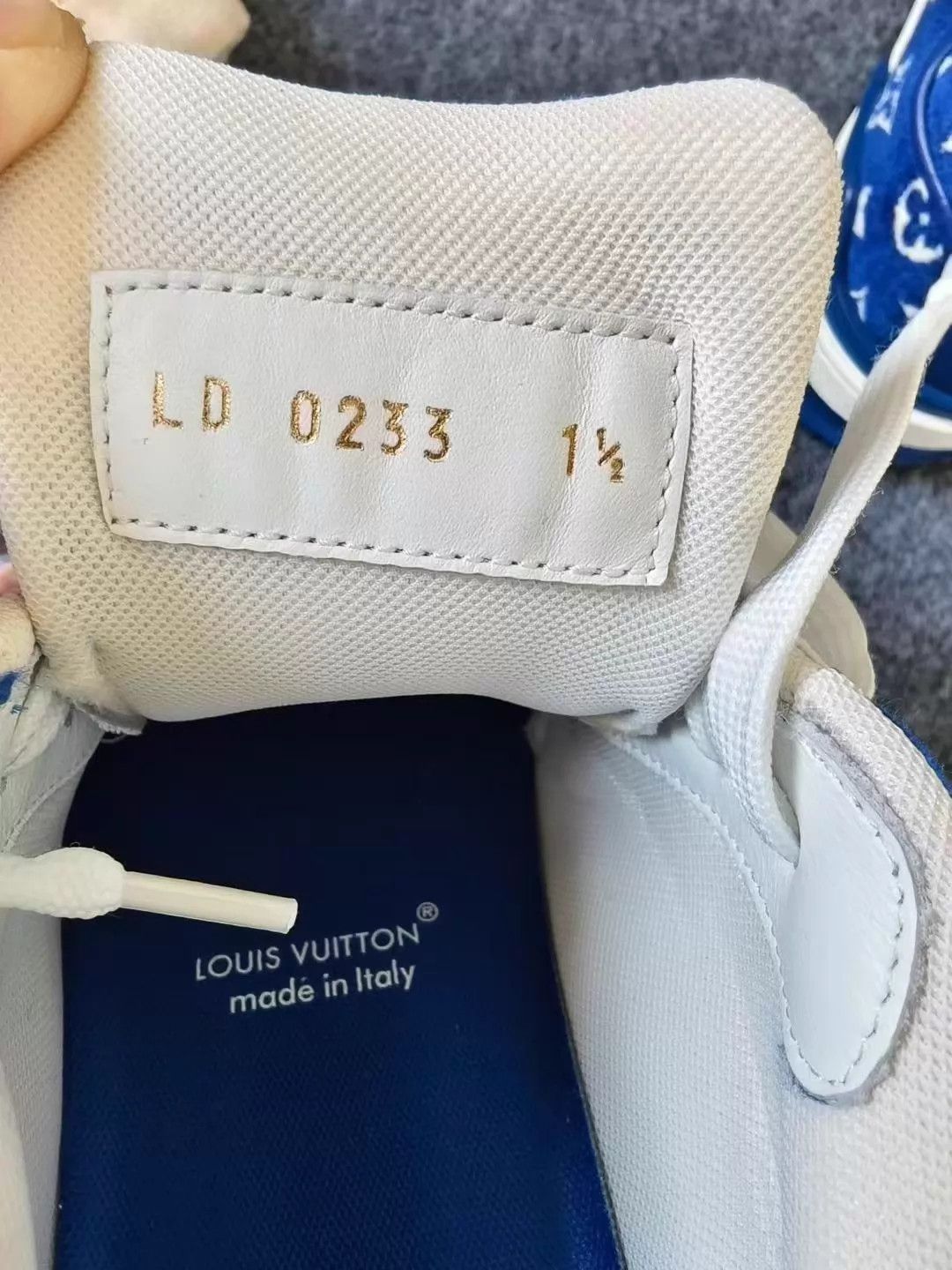 Louis Vuitton LOUIS VUITTON Trainer Low Blue White Unisex 35.5 Size US 4 / IT 34 - 8 Thumbnail
