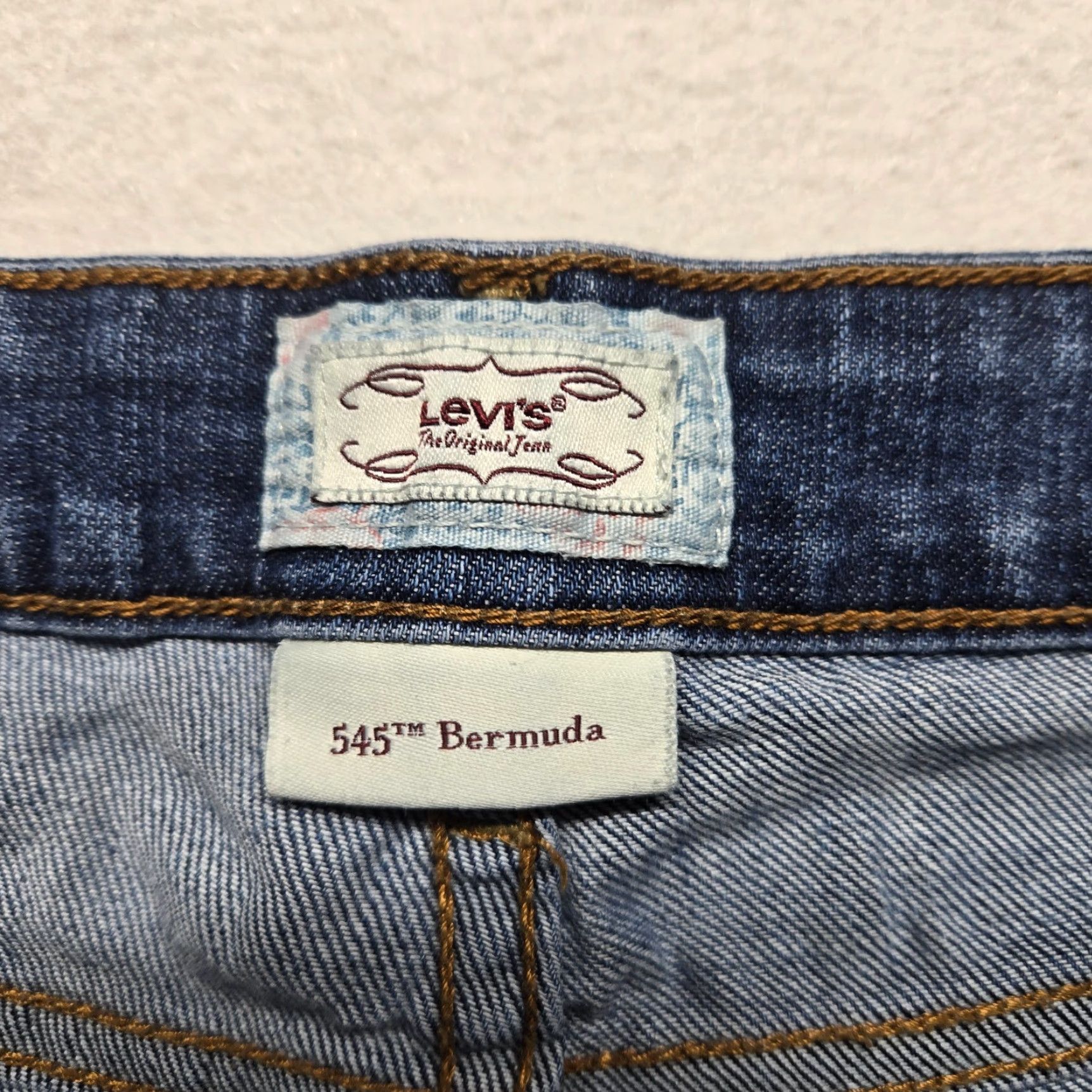 Levi's VINTAGE Levi's Bermuda Shorts Women 6 Denim Cuffed Hem 90s Casual | Blue Size 28" / US 6 / IT 42 - 2 Thumbnail