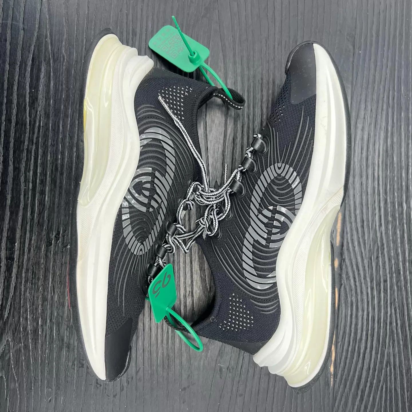 Gucci Gucci Run Black Sneakers Women's 37 New W/ Box Size US 6.5 / IT 36.5 - 7 Thumbnail