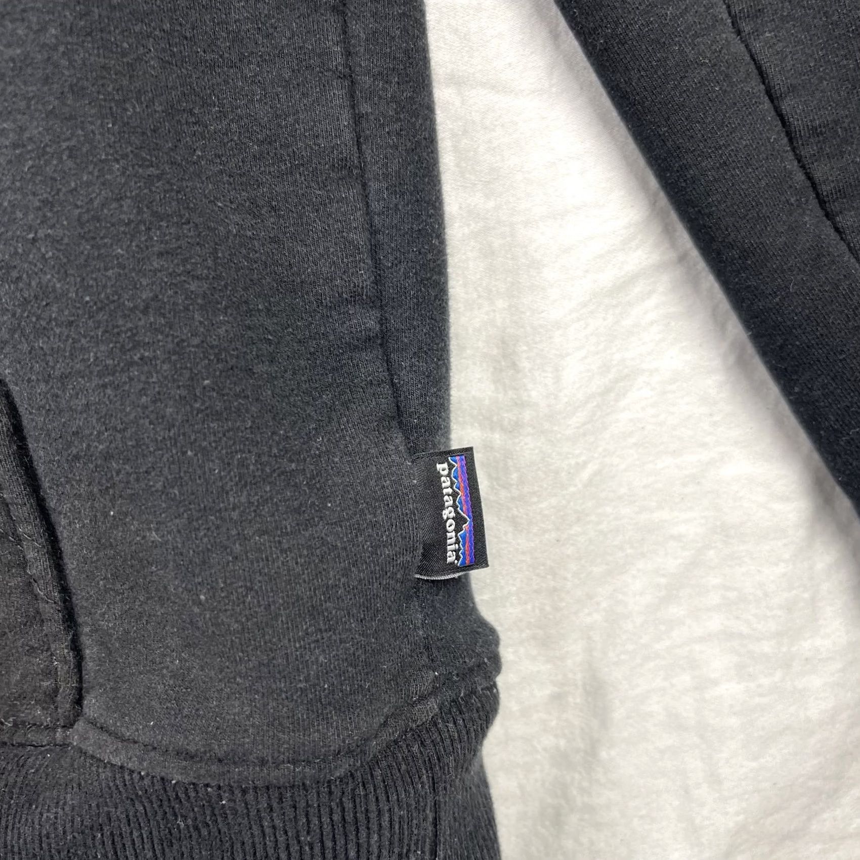 Patagonia Patagonia Hoodie Mens Large Black Uprisal Hoody P-6 Logo Pullover Sweatshirt Regular Fit Graphic Print Sweatshirt Pullover Hooded Fleece Size US L / EU 52-54 / 3 - 4 Thumbnail
