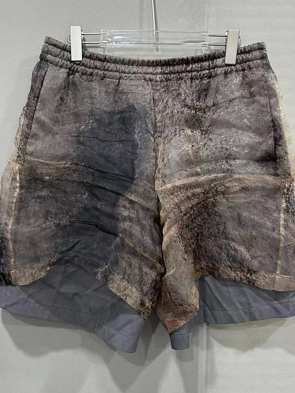 Louis Vuitton Louis Vuitton Printed Mesh Shorts Size 42 Size US 26 / EU 42 - 1 Thumbnail