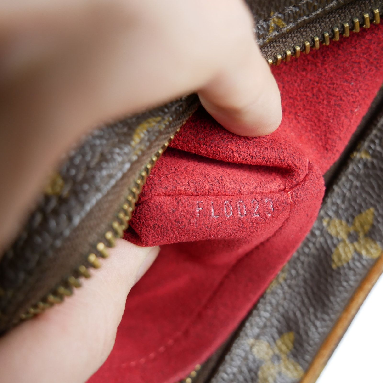 Louis Vuitton Louis Vuitton Croissant MM Bag Size ONE SIZE - 12 Thumbnail