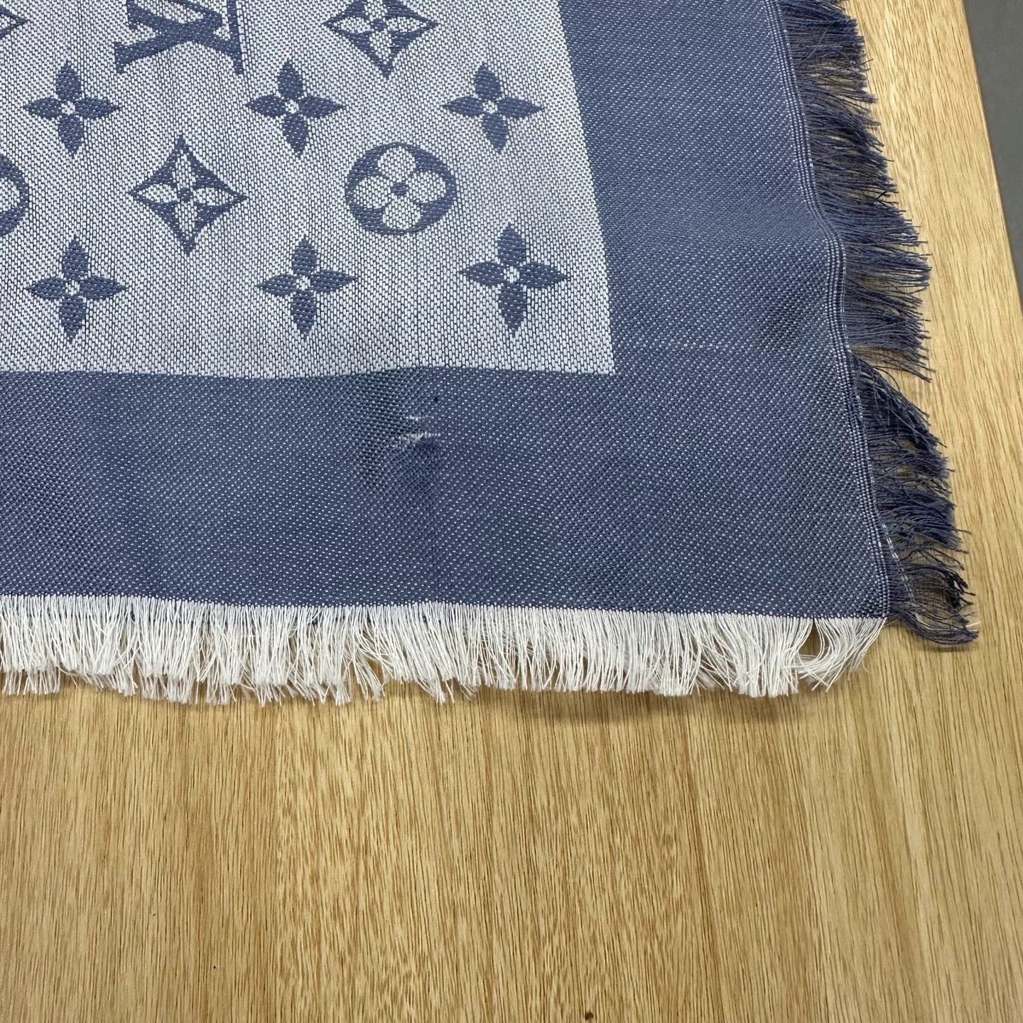 Louis Vuitton LOUIS VUITTON Monogram Denim Silk Scarf 139x139cm Size ONE SIZE - 6 Thumbnail