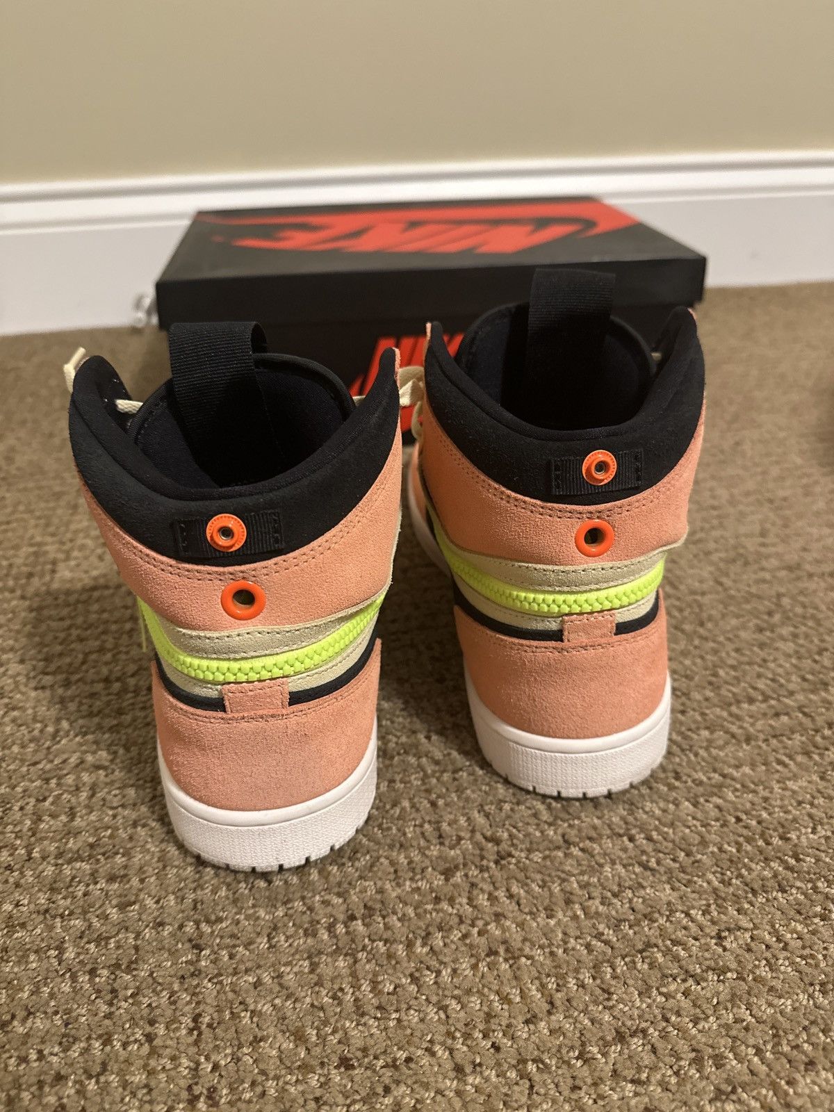 Nike Jordan 1 High Switch Size US 10.5 / EU 43-44 - 4 Thumbnail