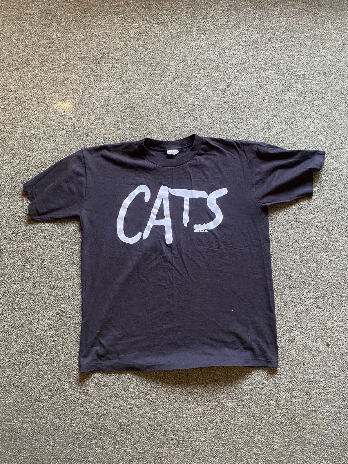 Vintage Vintage 1981 Cats Tshirt Size US XL / EU 56 / 4 - 1 Thumbnail