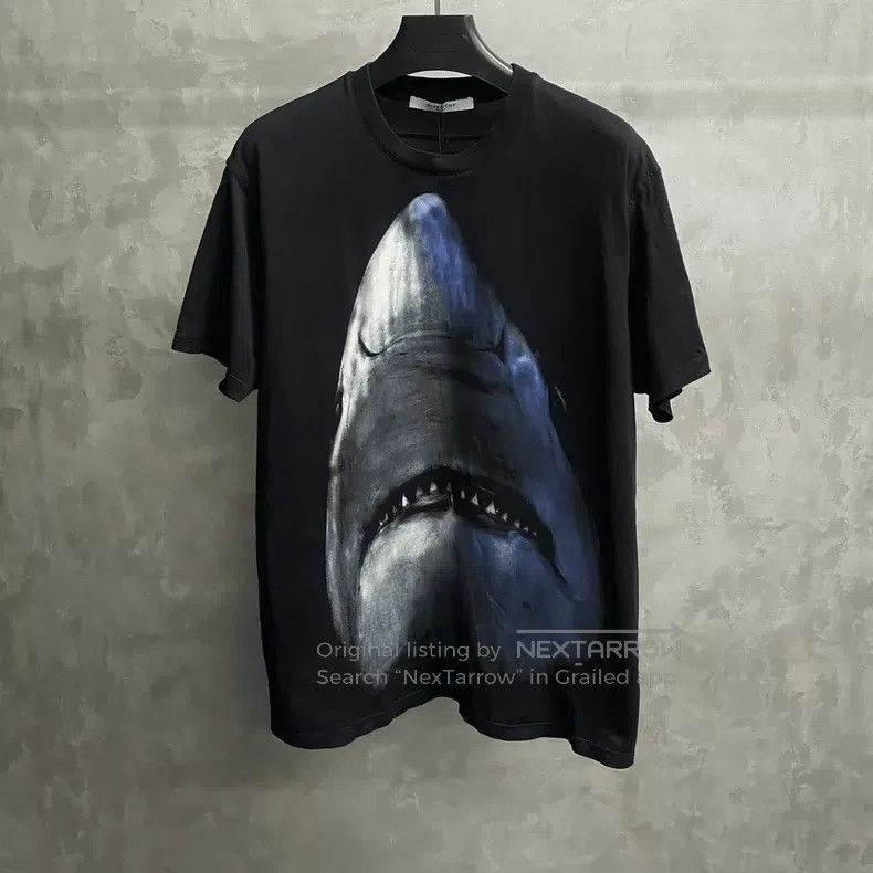 Givenchy Givenchy Black Shark Print Short Sleeve Size US S / EU 44-46 / 1 - 1 Thumbnail