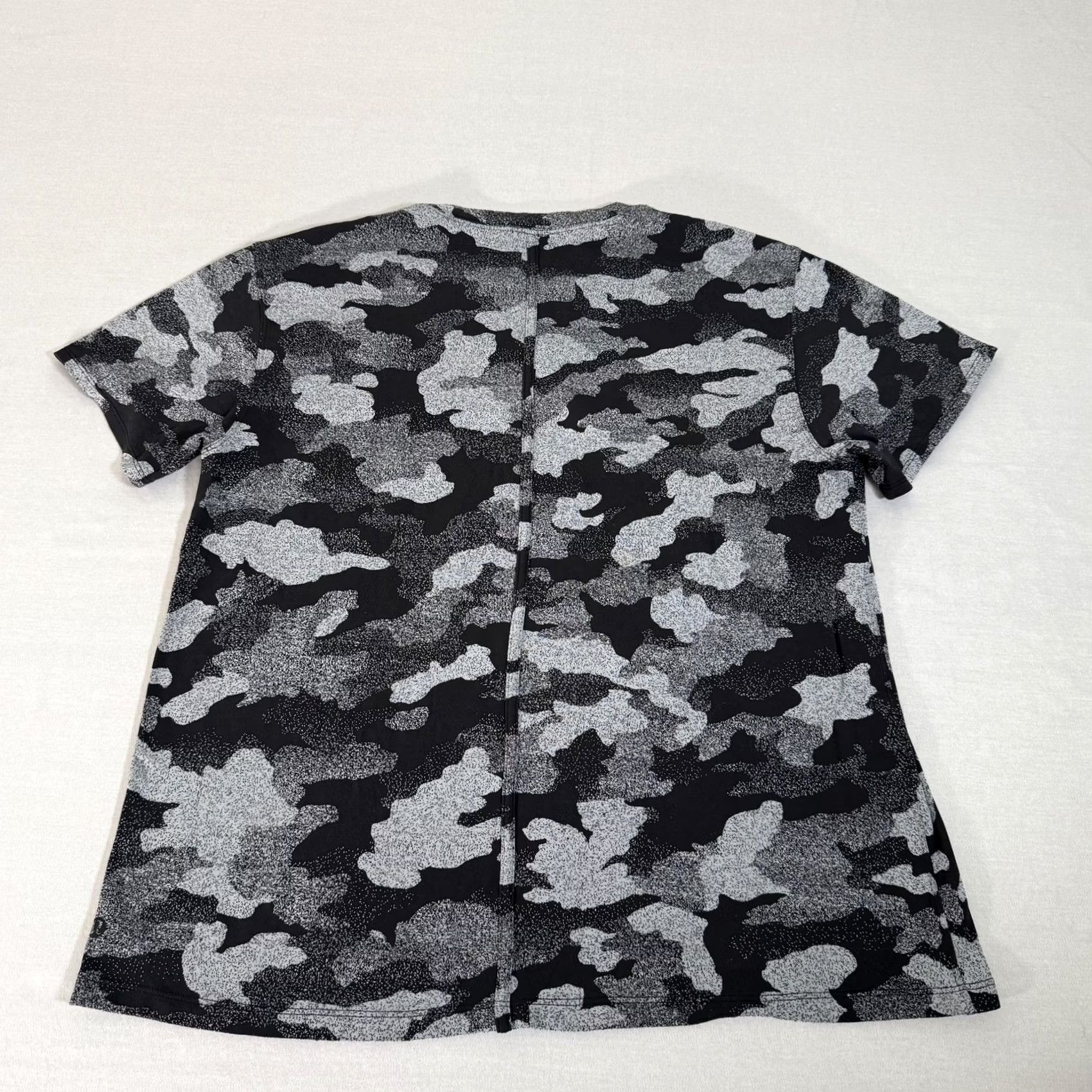 Lululemon Lululemon Womens Black Camo T Shirt Performance Stretch Gym Tee Size 10 Size L / US 10 / IT 46 - 5 Thumbnail