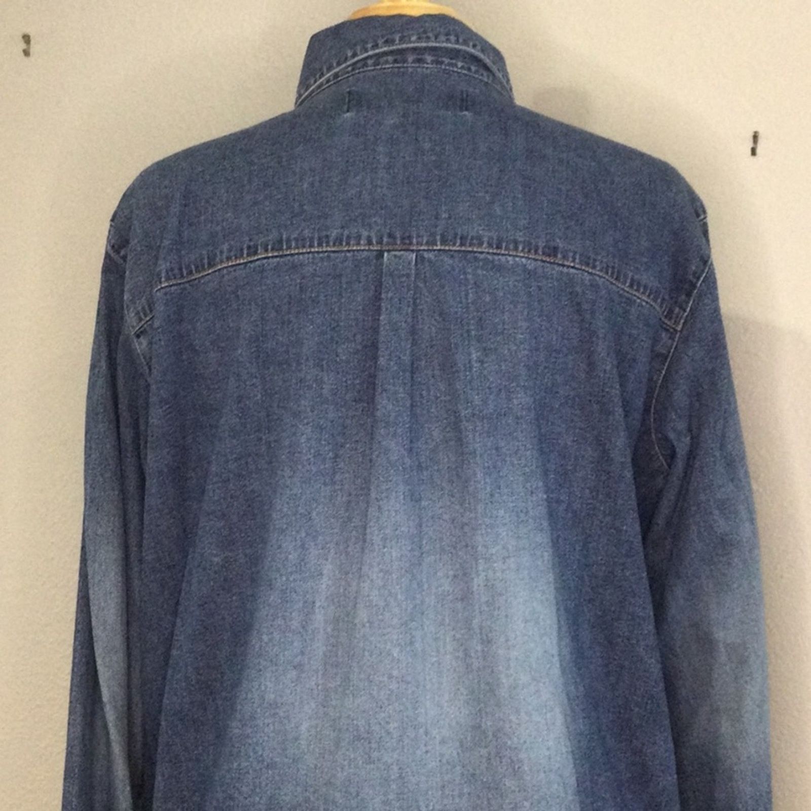 Chicos Chico’s Denim Pocket Full Button Front Shirt Size 2/L/12 Size L / US 10 / IT 46 - 8 Thumbnail