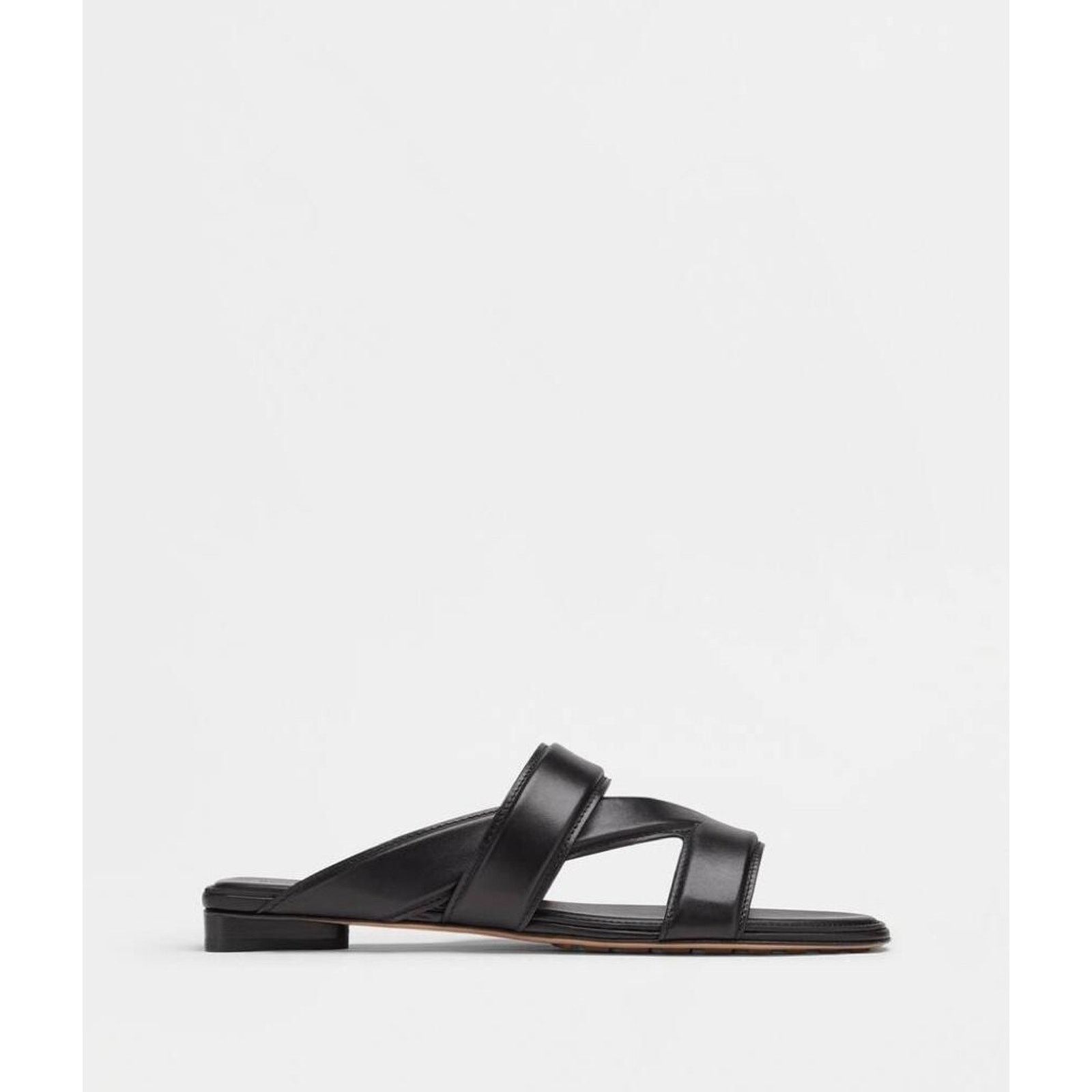 Bottega Veneta Bottega Veneta Calf Leather Sandals Black 9 US 651374 Size US 9 / IT 39 - 9 Thumbnail